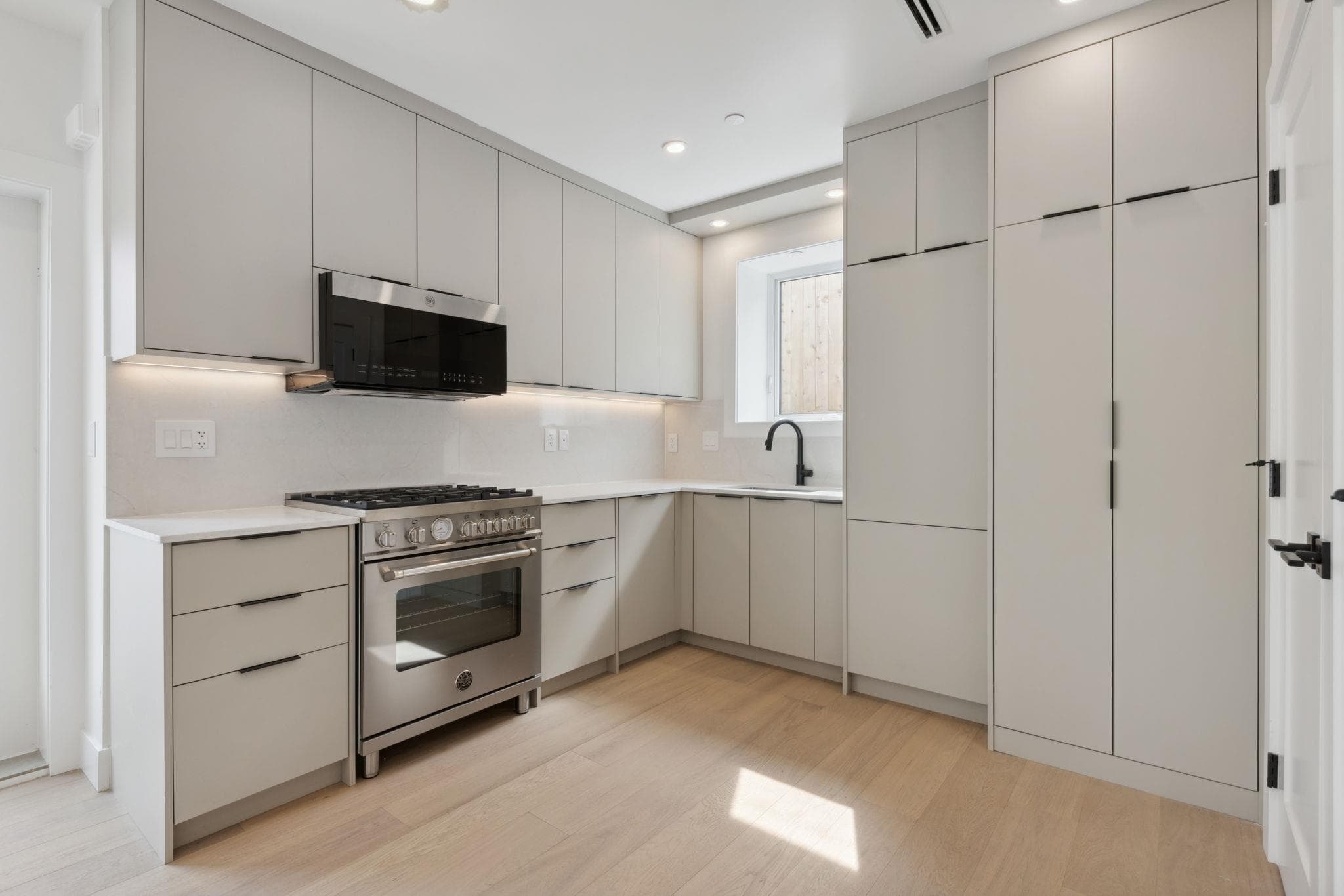 3379 Victoria Drive, Vancouver, V5N 4M3 — photo 5