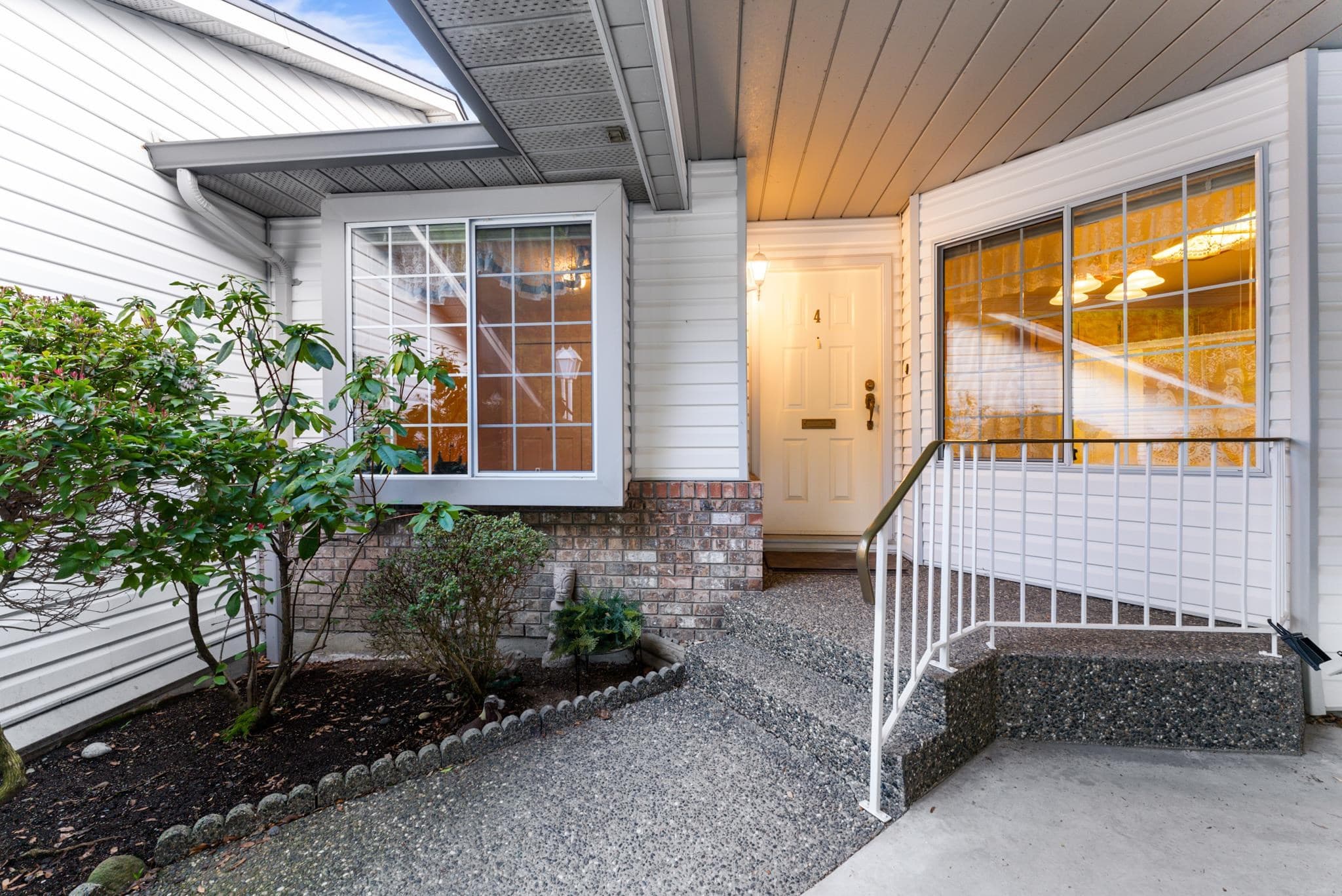 4 - 3351 Horn Street, Abbotsford, V2S 7J9 — photo 2