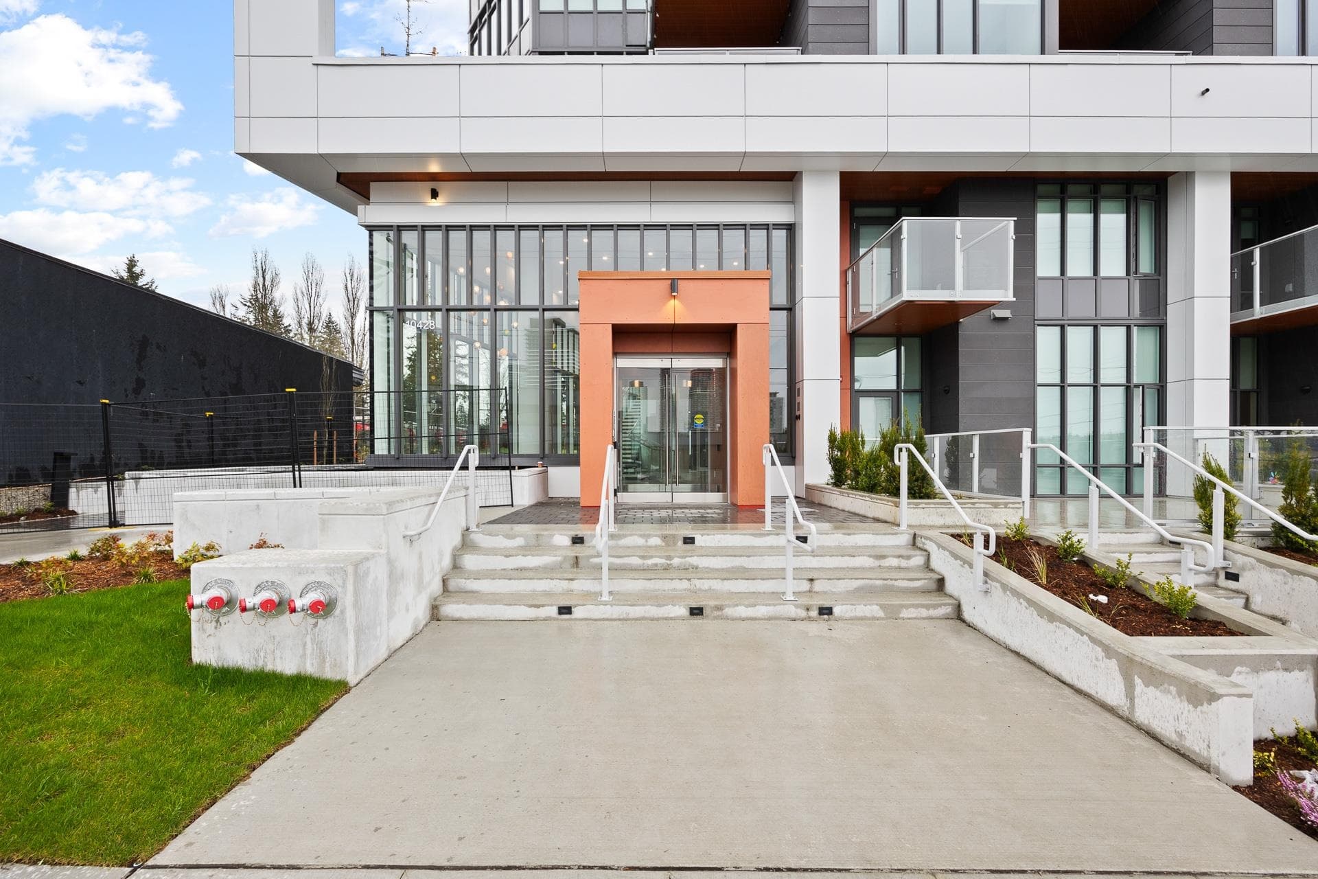 2407 - 10428 Whalley Boulevard, Surrey, V3T 1W6 — photo 2