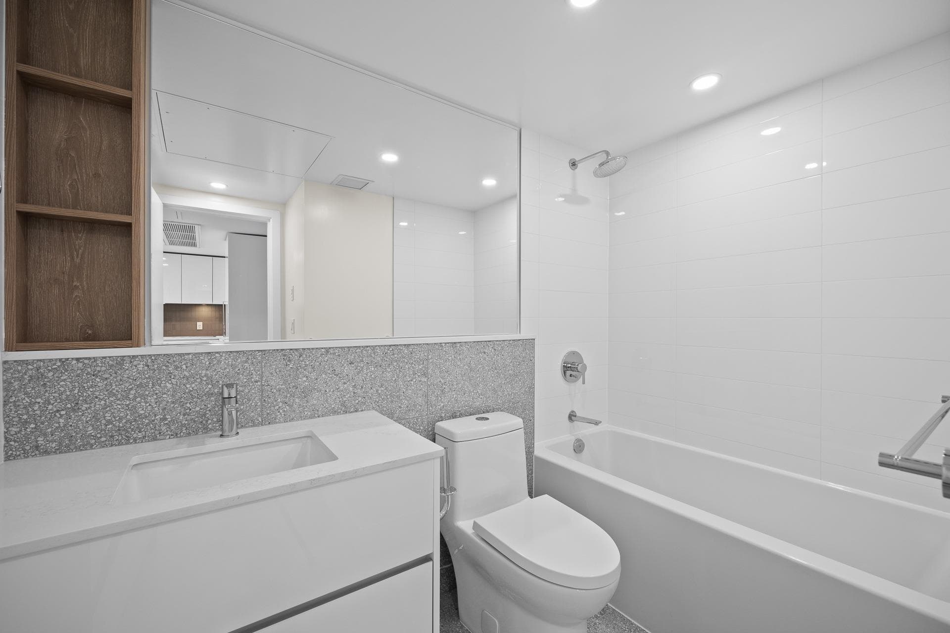 2407 - 10428 Whalley Boulevard, Surrey, V3T 1W6 — photo 5