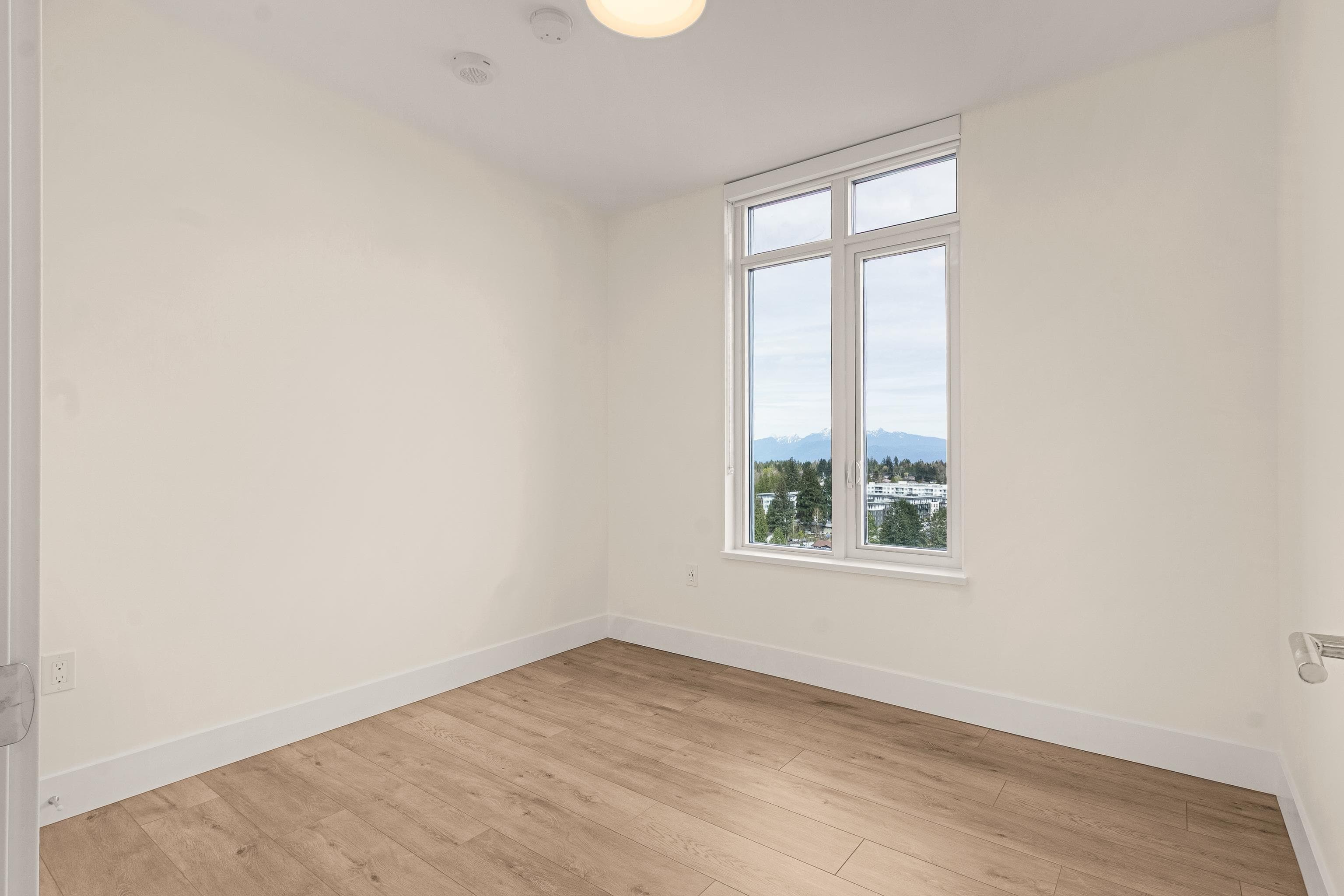 1802 - 10428 Whalley Boulevard, Surrey, V3T 1W6 — photo 5