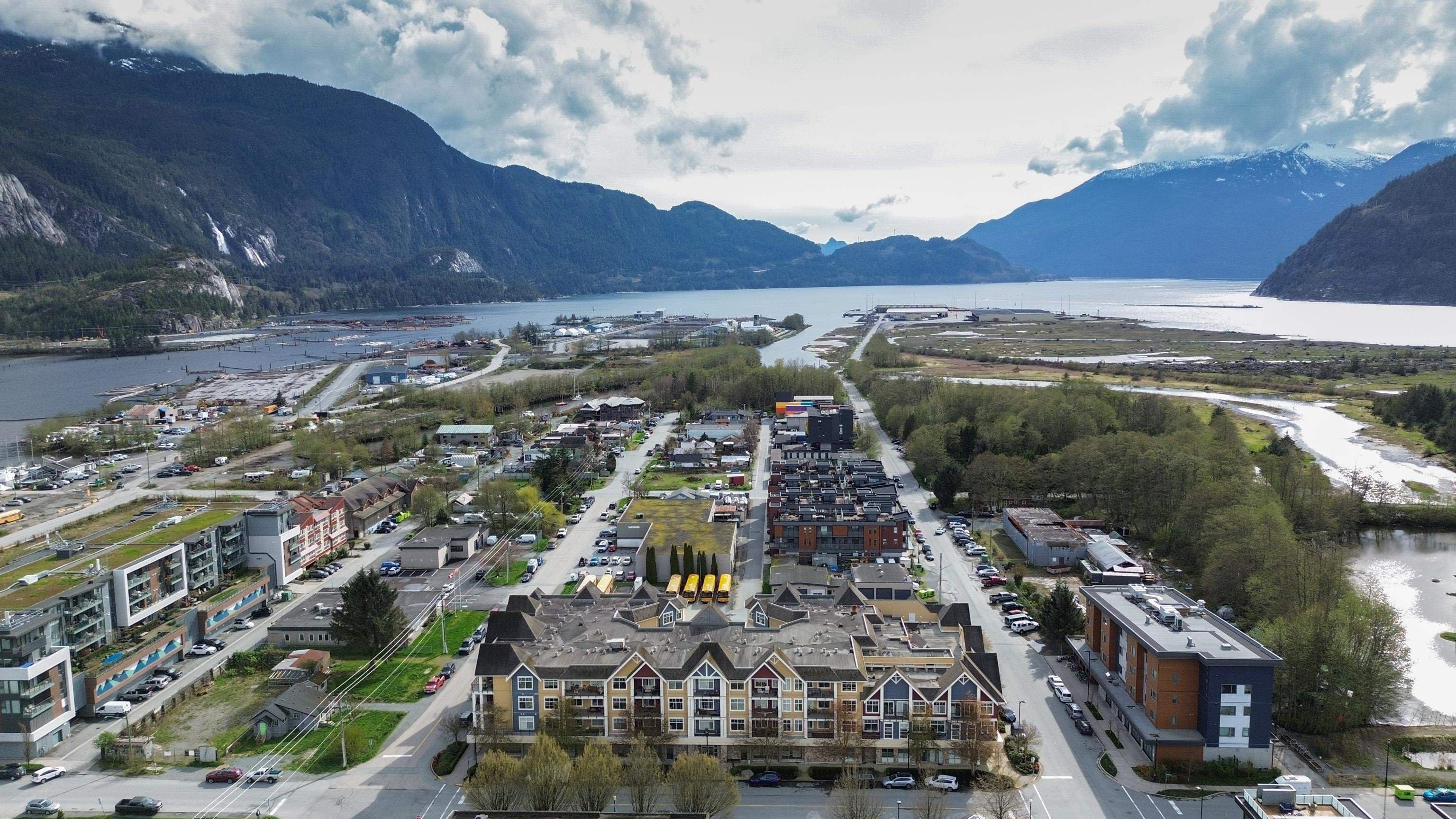303 - 1336 Main Street, Squamish, V8B 0R2 — photo 1