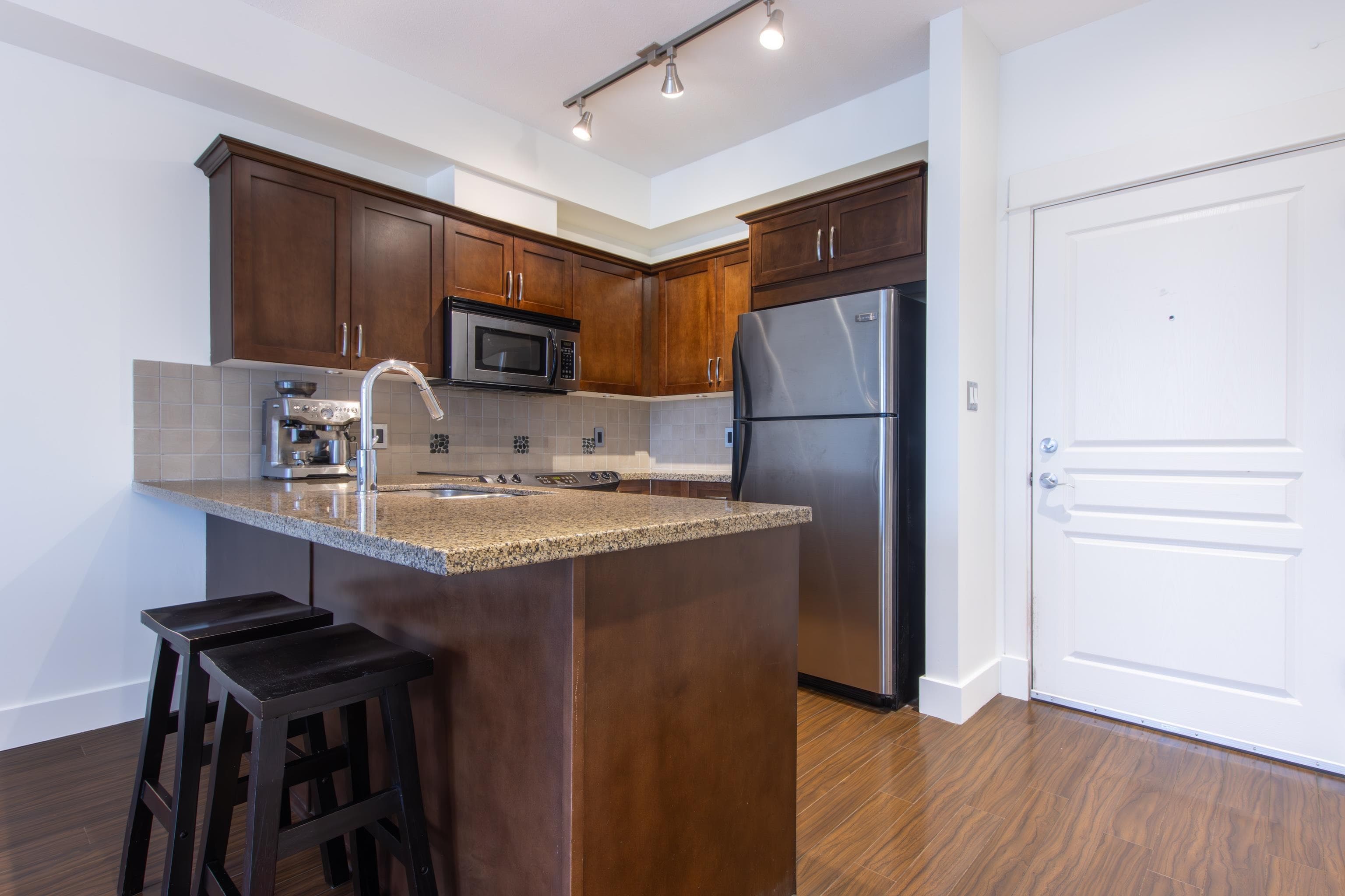 303 - 1336 Main Street, Squamish, V8B 0R2 — photo 4