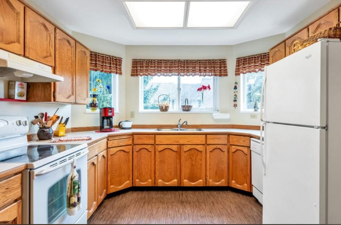 203 - 1378 Fir Street, White Rock, V4B 4B2 — photo 3