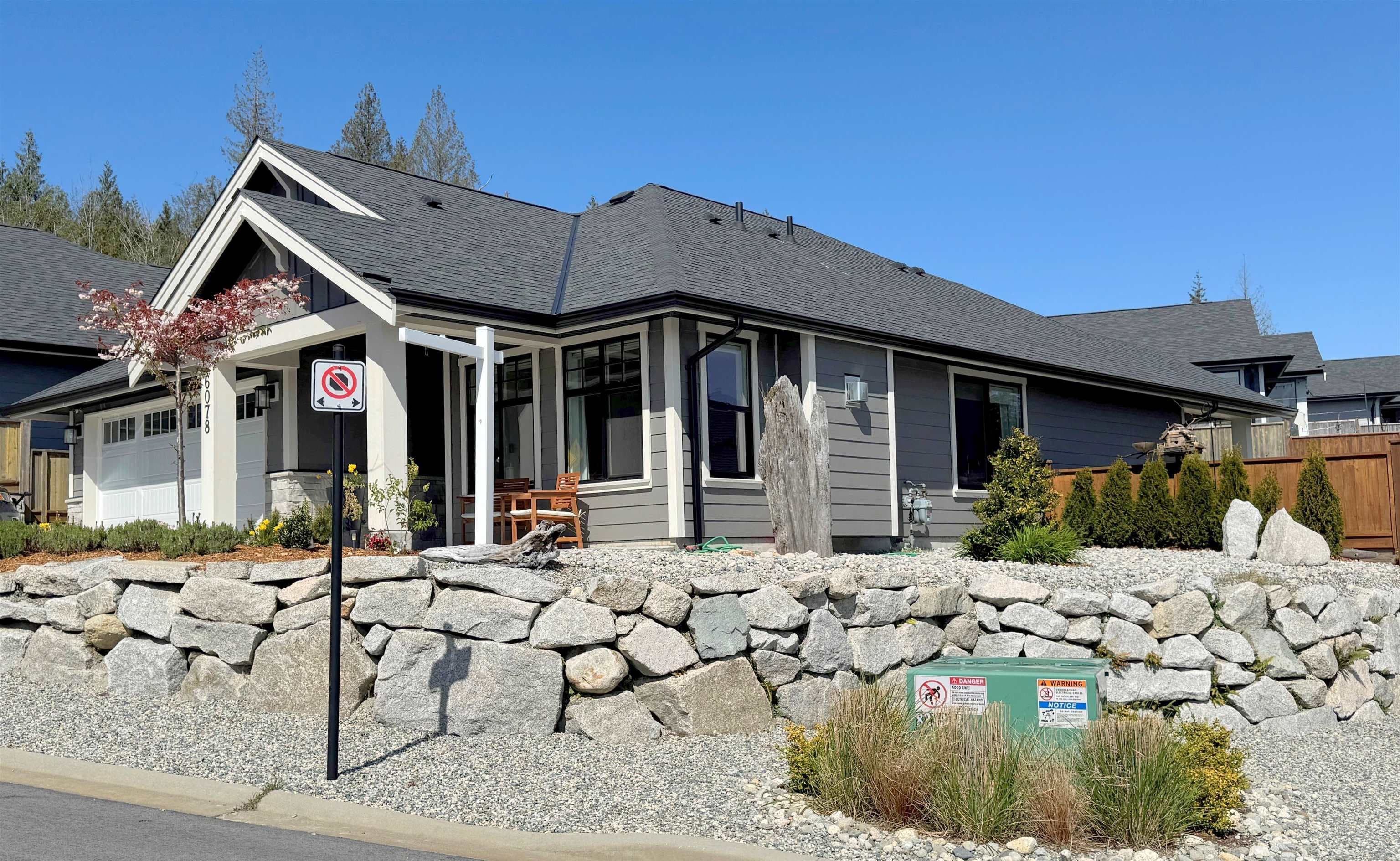 6078 Kingbird Avenue, Sechelt, V7Z 0S4 — photo 2