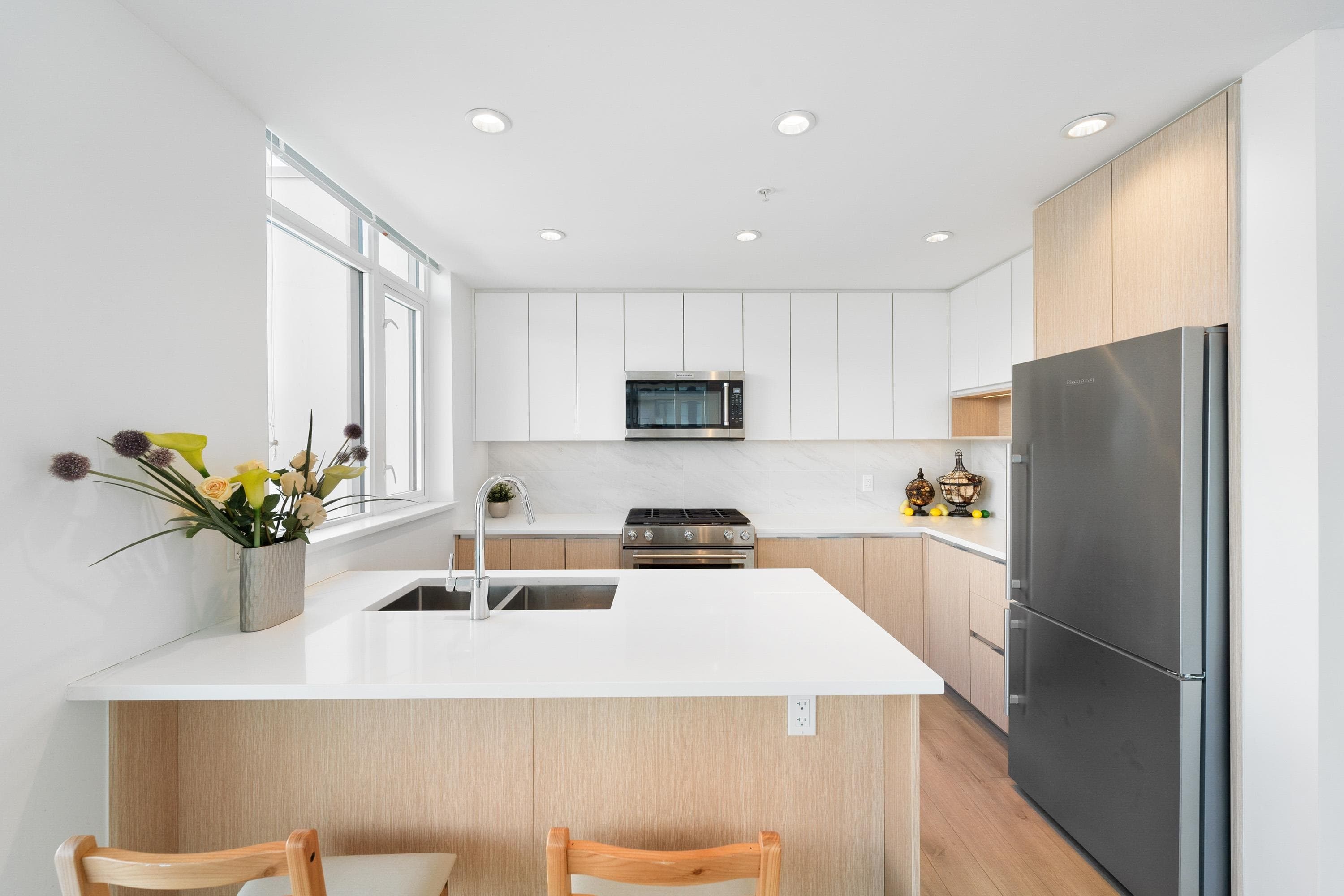 1106 - 8940 University Crescent, Burnaby, V5A 0E7 — photo 3