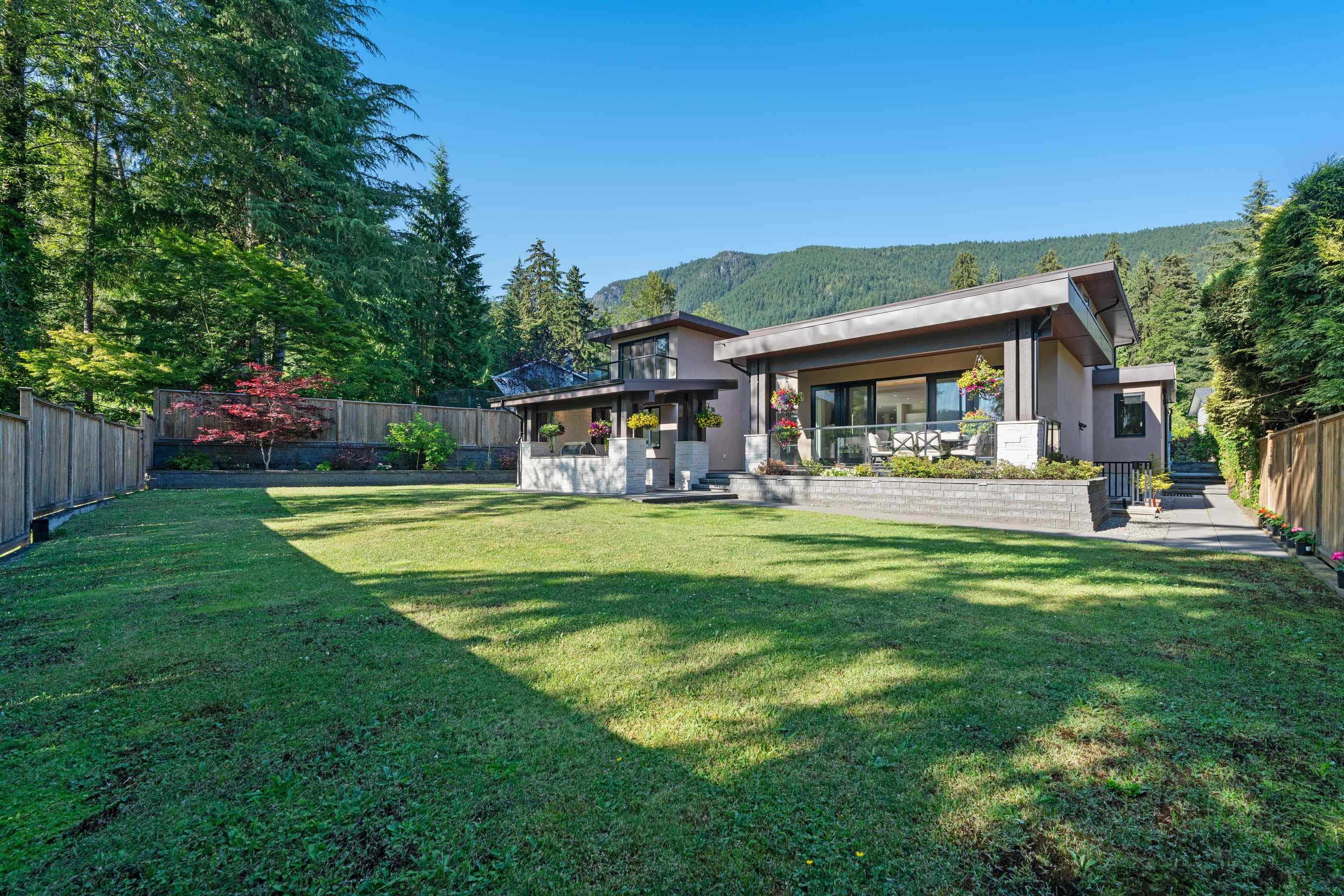 5199 Cliffridge Avenue, North Vancouver, V7R 3V2 — photo 2