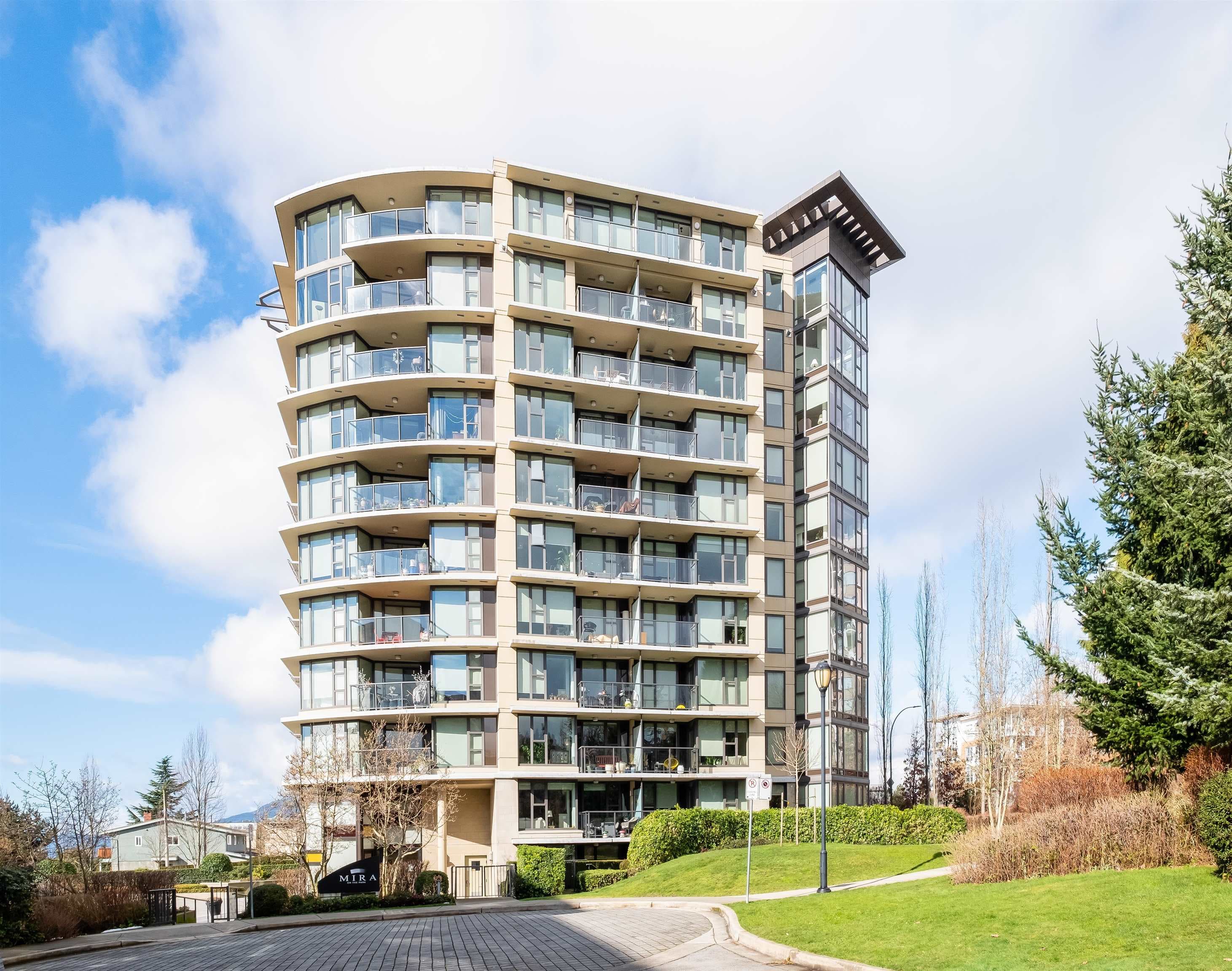501 - 683 Victoria Park West, North Vancouver, V7M 0A2 — photo 1