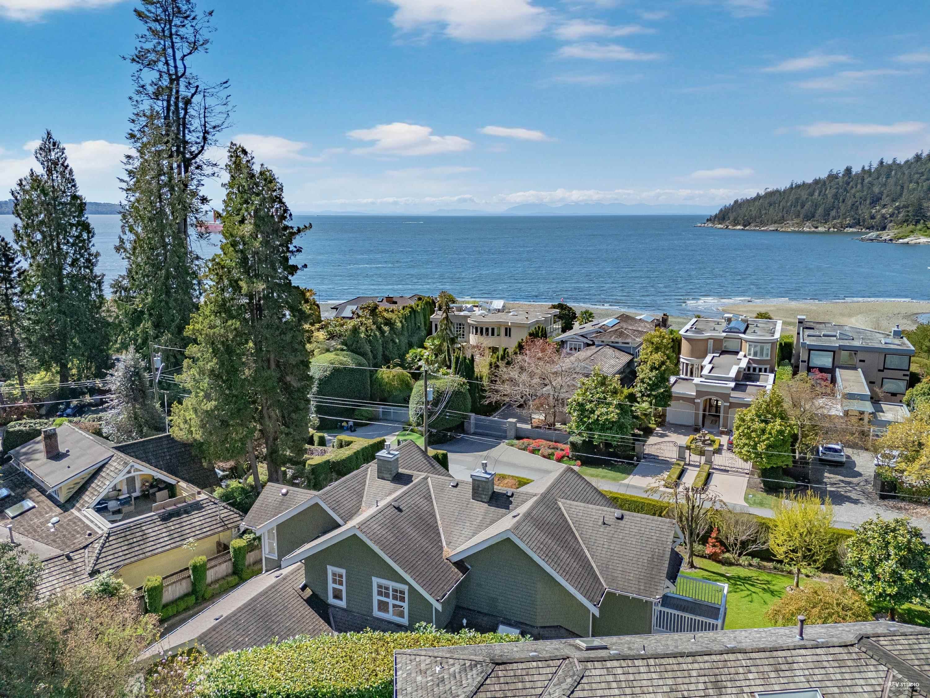 4379 Ross Crescent, West Vancouver