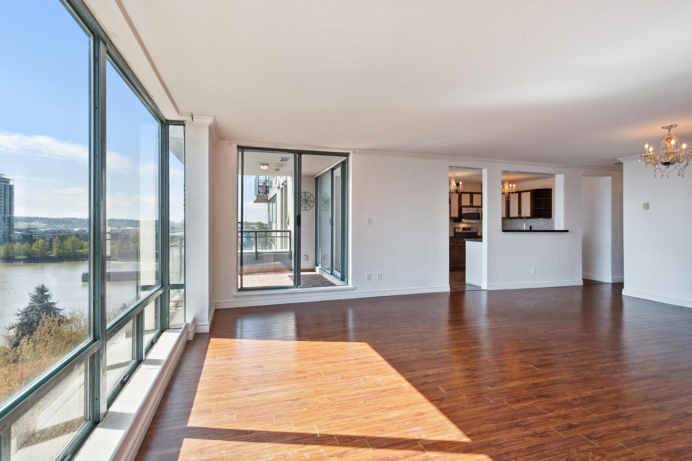 801 - 8 Laguna Court, New Westminster, V3M 6M6 — photo 4