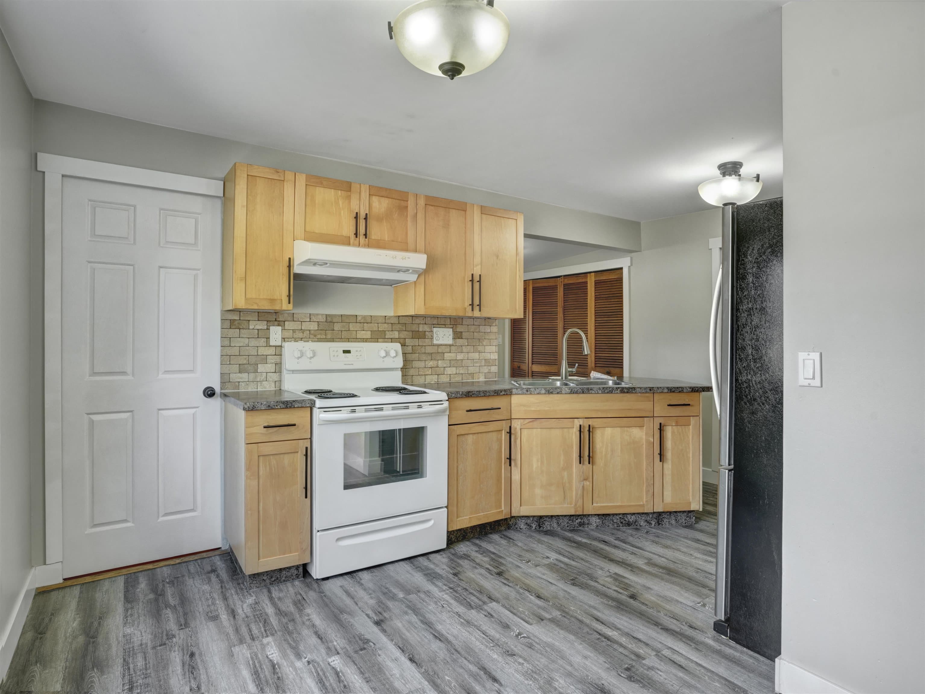 3696 Cedar Drive, Port Coquitlam, V3B 3C9 — photo 4