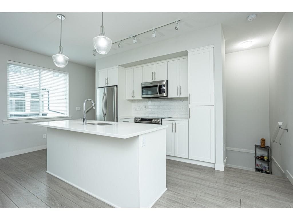 130 - 6030 142 Street, Surrey, V3X 0J5 — photo 3