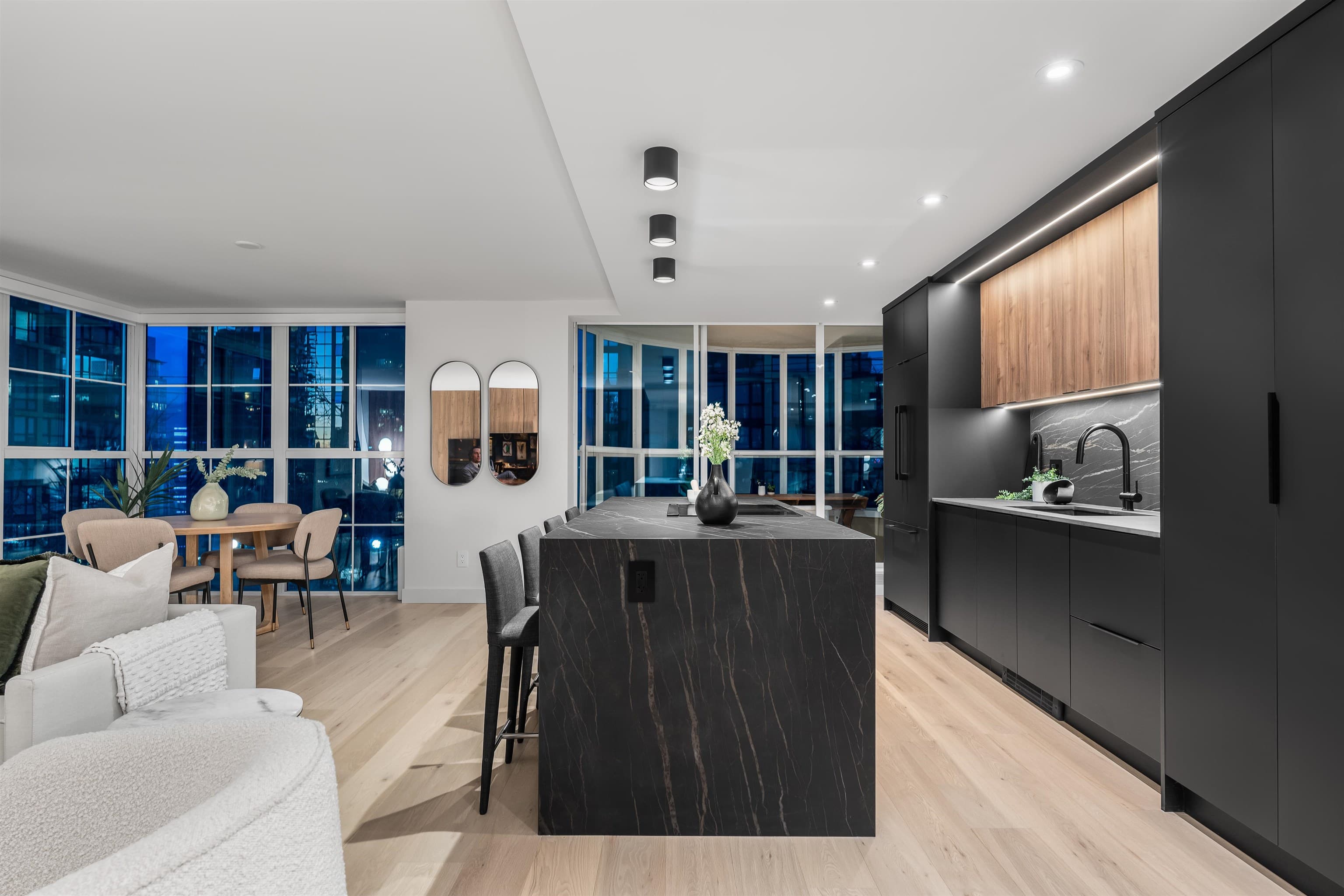 101 - 717 Jervis Street, Vancouver, V6E 4L5 — photo 2