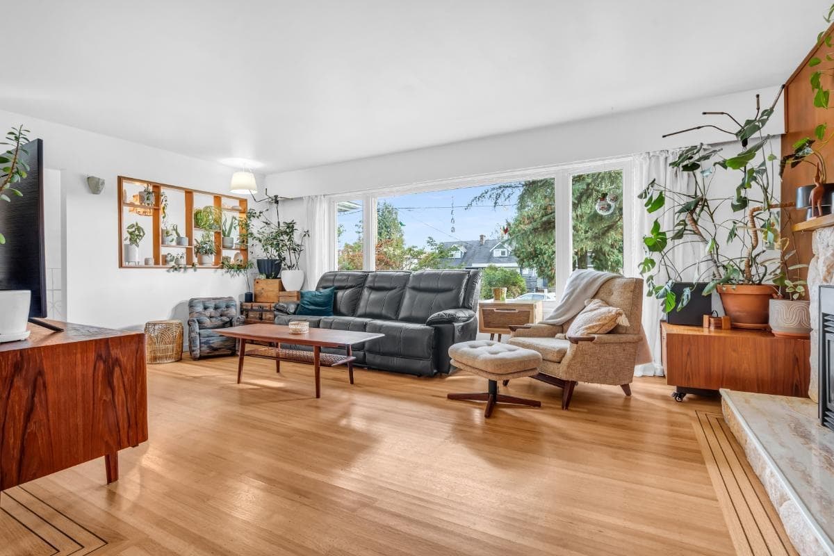 852 E 17th Street, North Vancouver