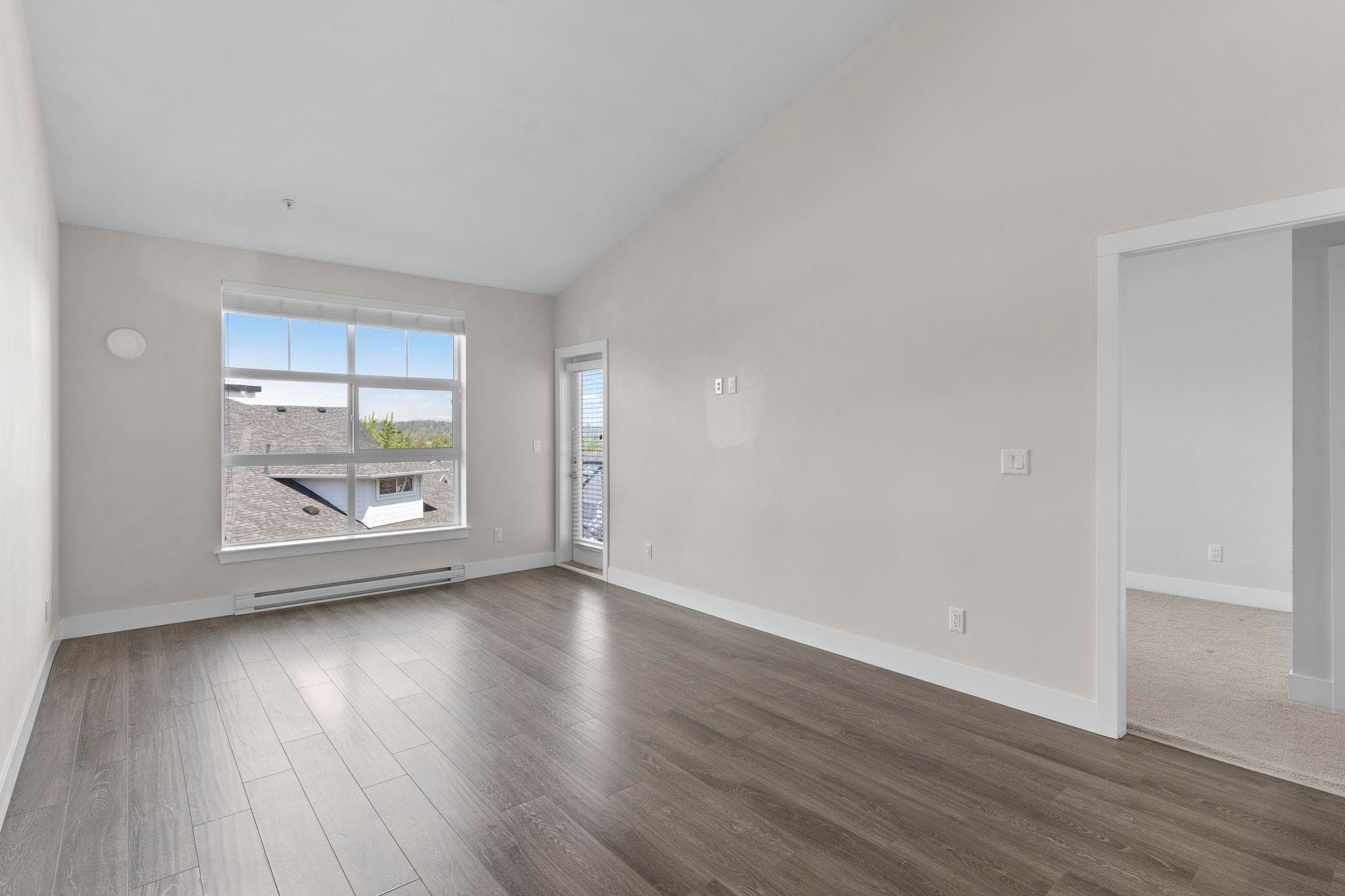 404 - 14605 Mcdougall Drive, Surrey, V4P 0G7 — photo 3