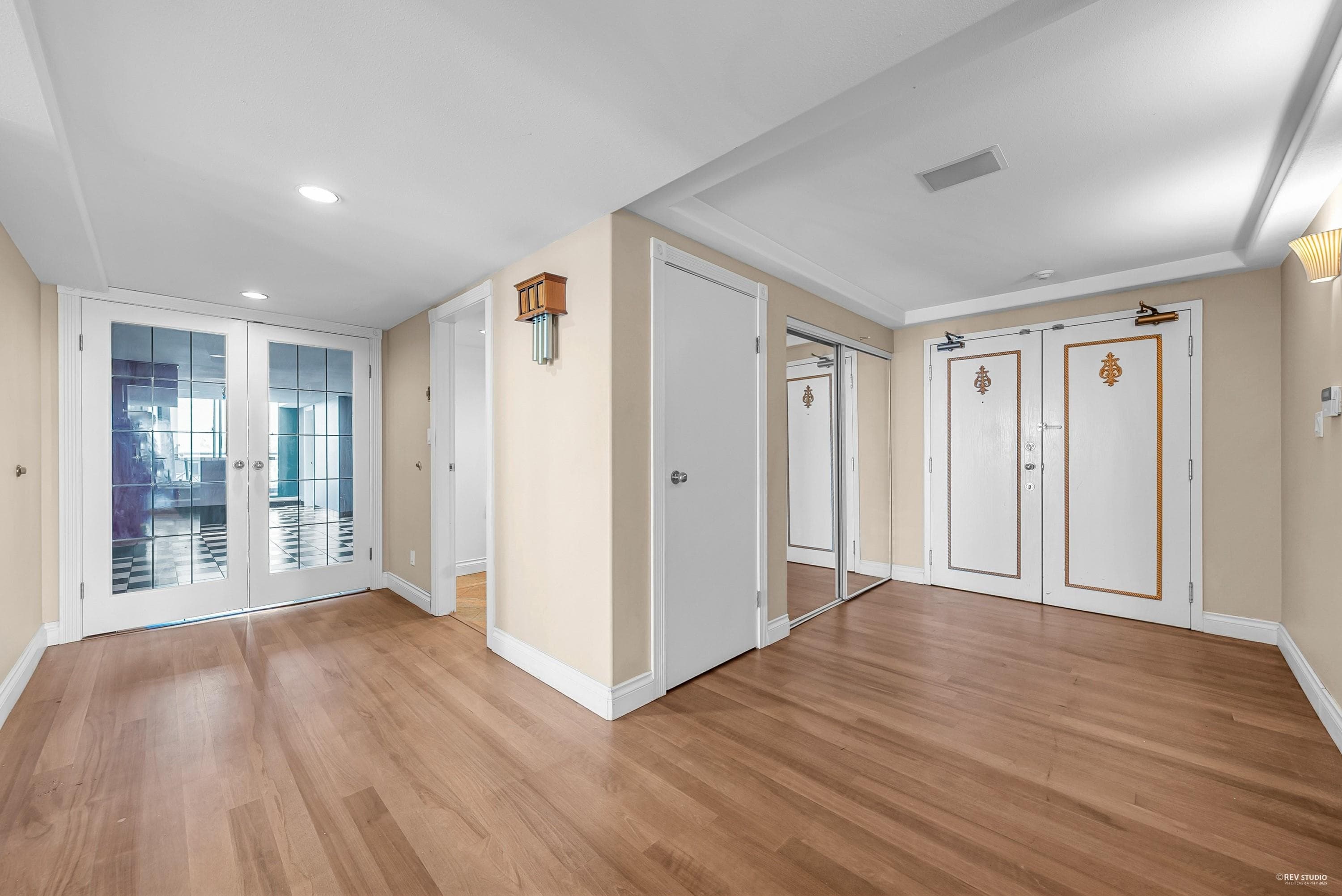 PH1 - 8 Laguna Court, New Westminster, V3M 6M6 — photo 2