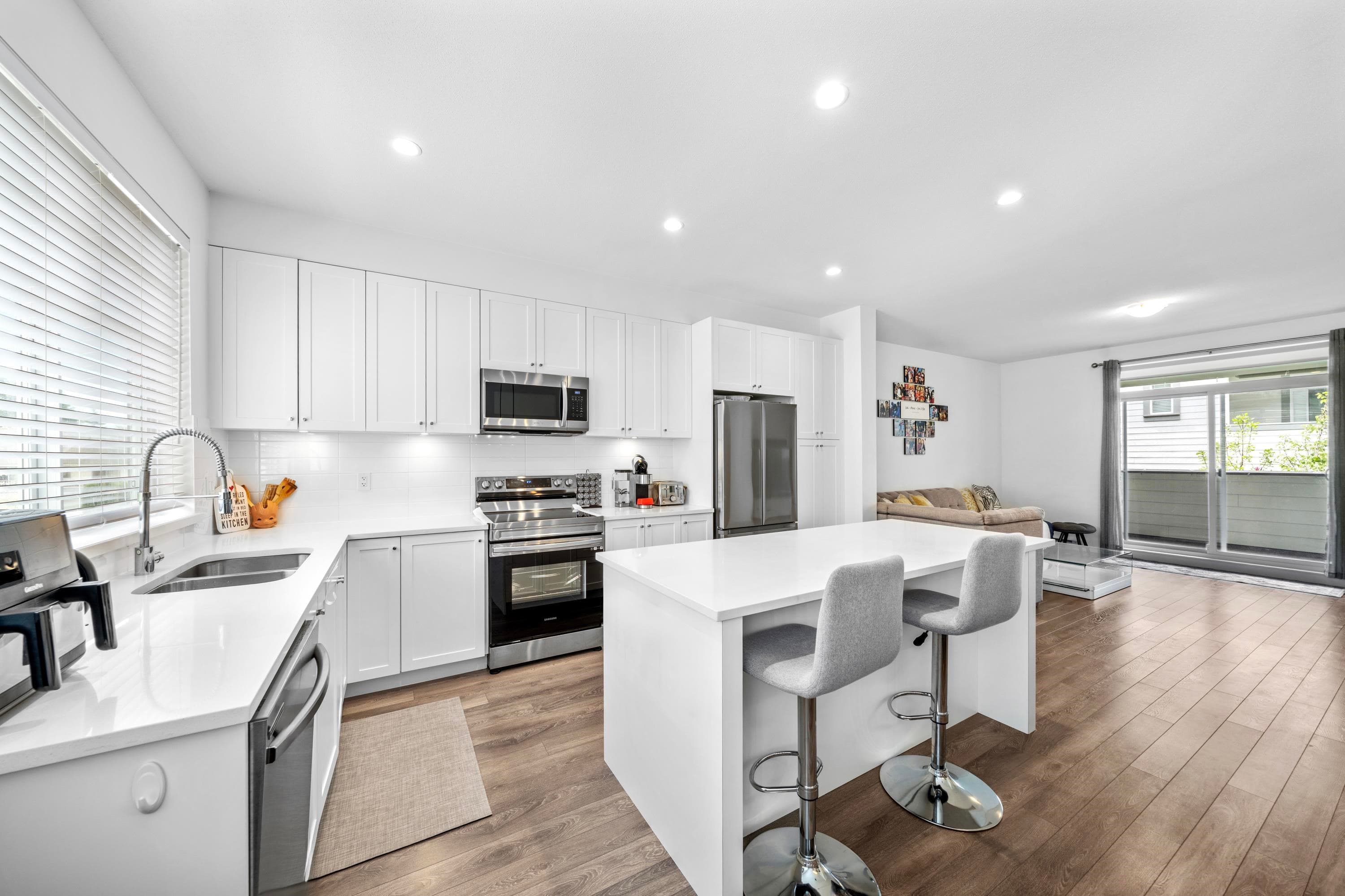 35 - 15487 99a Avenue, Surrey, V3R 0G9 — photo 1
