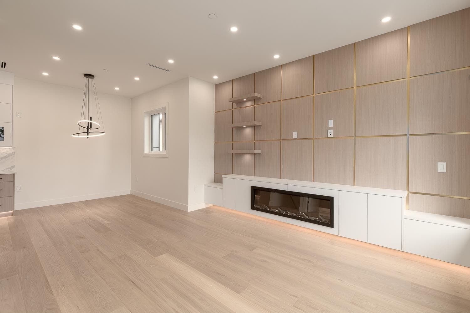 1 - 2658 Dundas Street, Vancouver, V5K 1P9 — photo 2