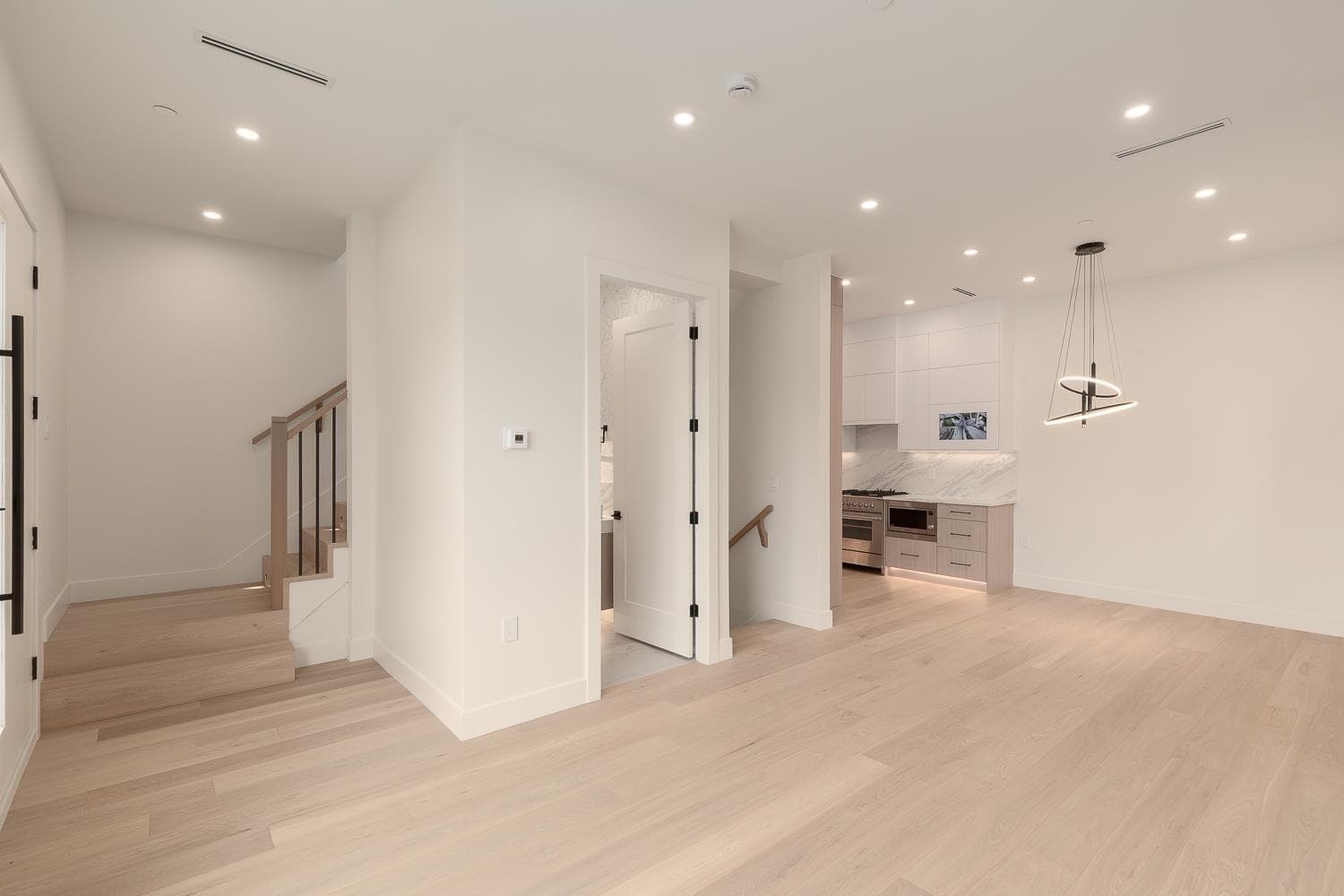 1 - 2658 Dundas Street, Vancouver, V5K 1P9 — photo 3