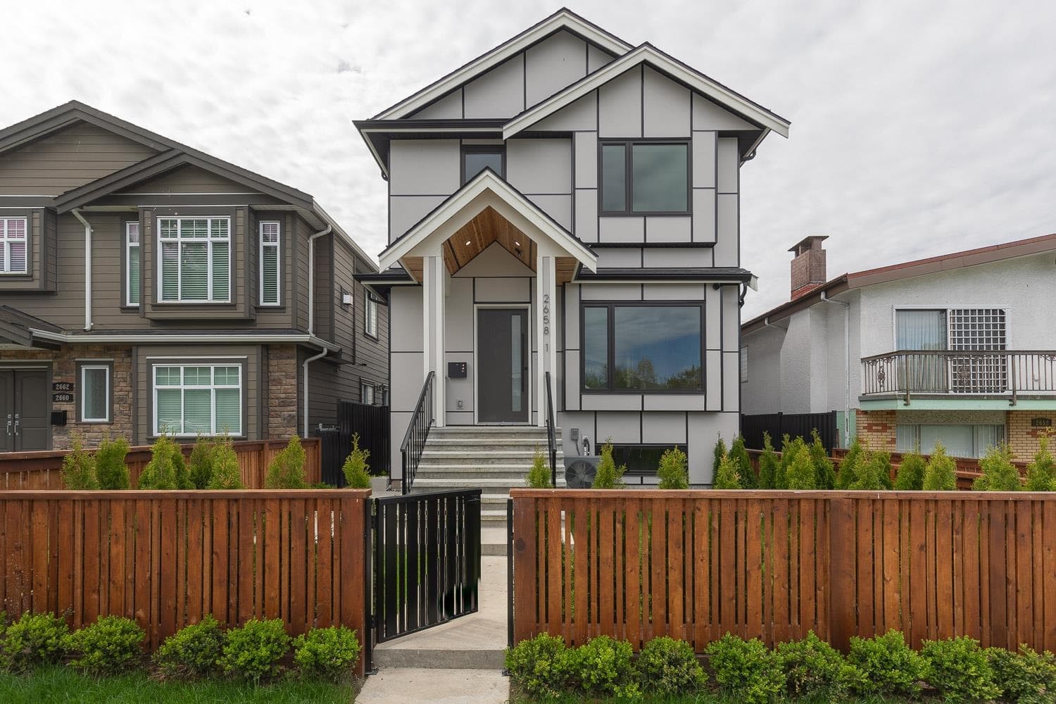 1 - 2658 Dundas Street, Vancouver, V5K 1P9 — photo 1