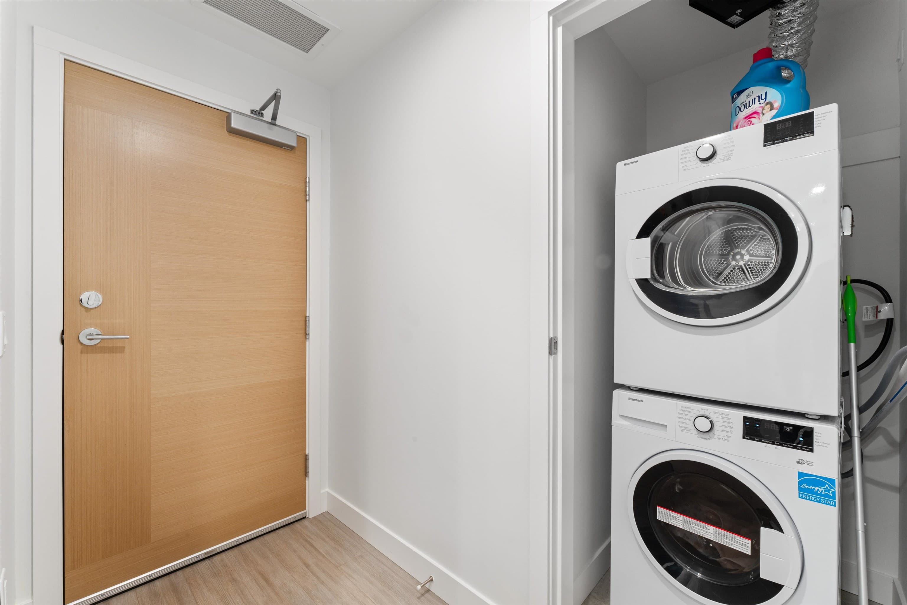 504 - 6398 Silver Avenue, Burnaby, V5H 0K7 — photo 2