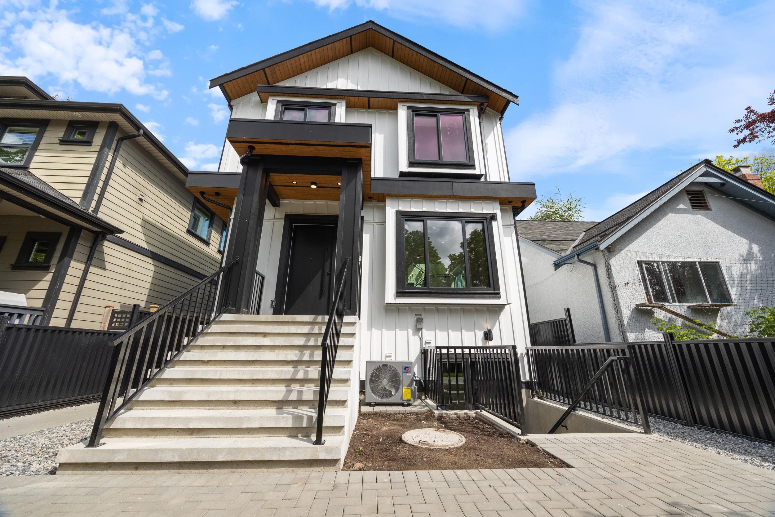 1 & 2 - 2183 Charles Street, Vancouver, V5L 2V2 — photo 2