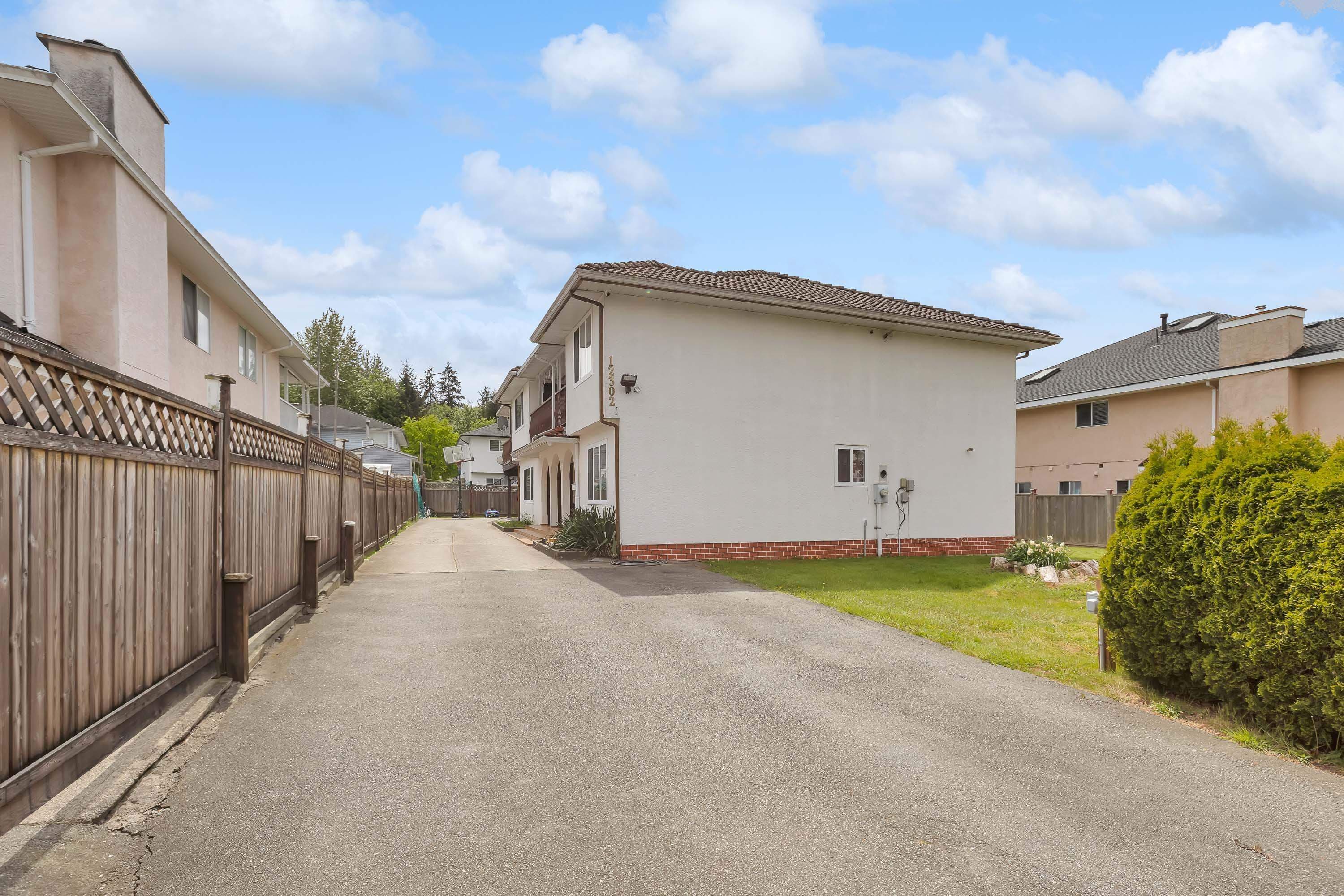 12302 68 Avenue, Surrey, V3W 2C8 — photo 2