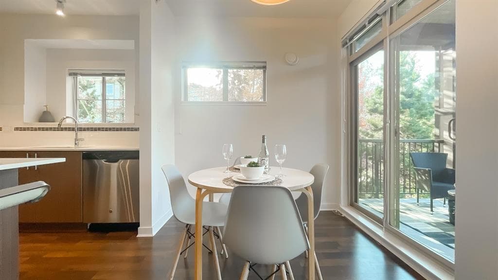 TOP FLOOR - 8733 160 Street, Surrey, V4N 6P9 — photo 4