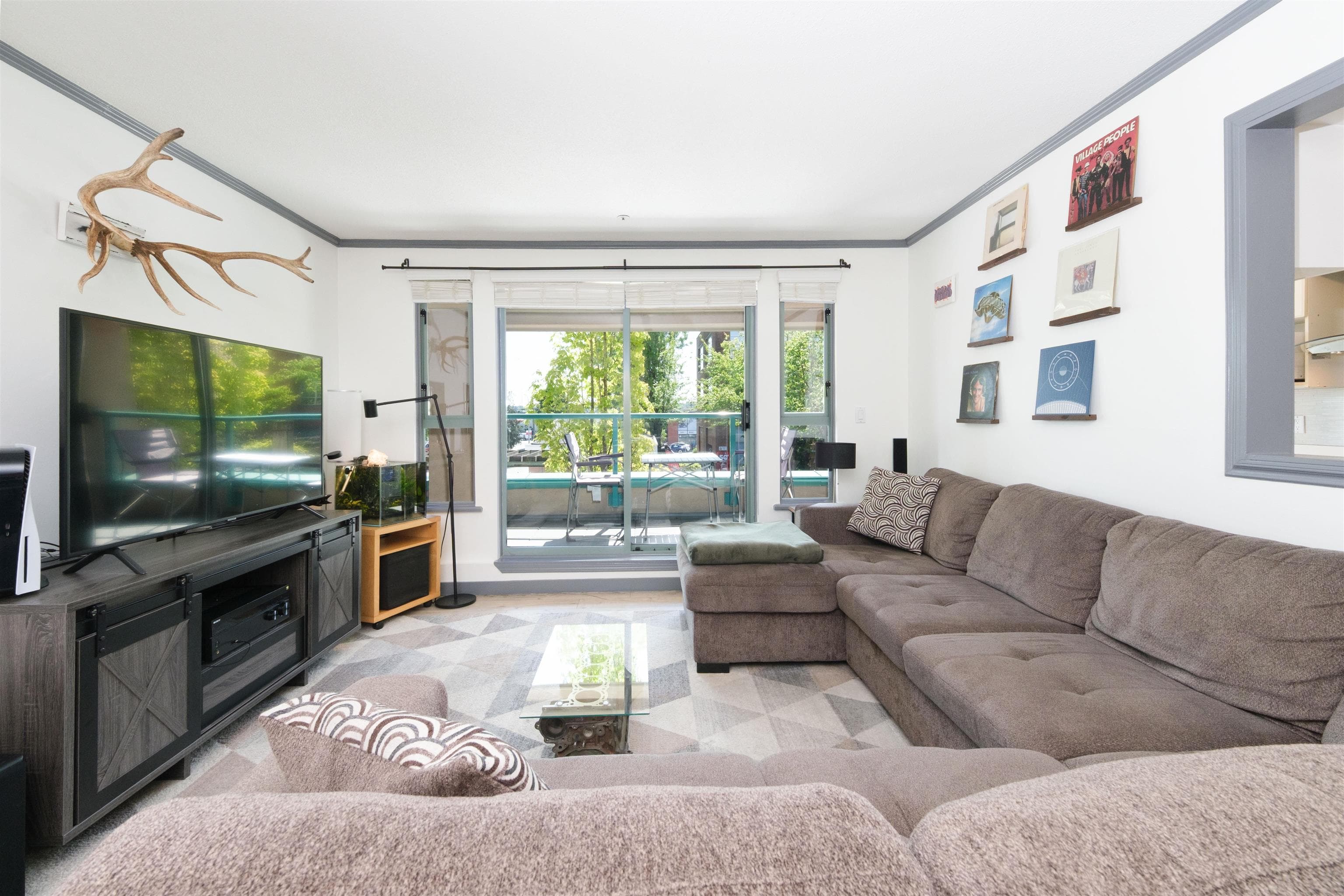 209 - 223 Mountain Highway, North Vancouver, V7J 3V3 — photo 2