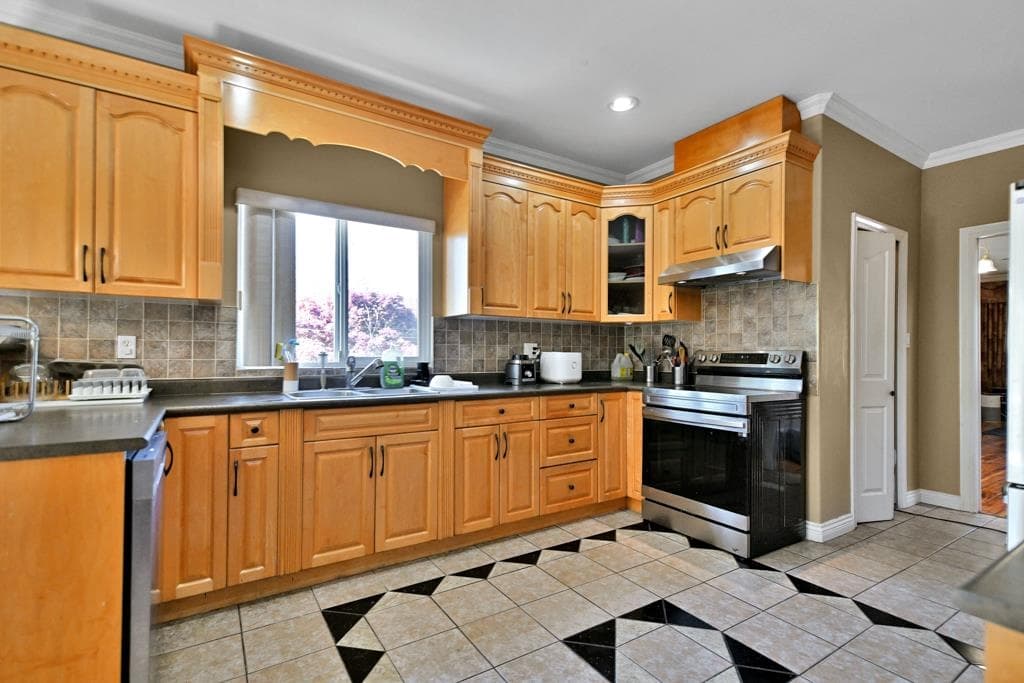 21008 Barker Avenue, Maple Ridge, V2X 8R6 — photo 2