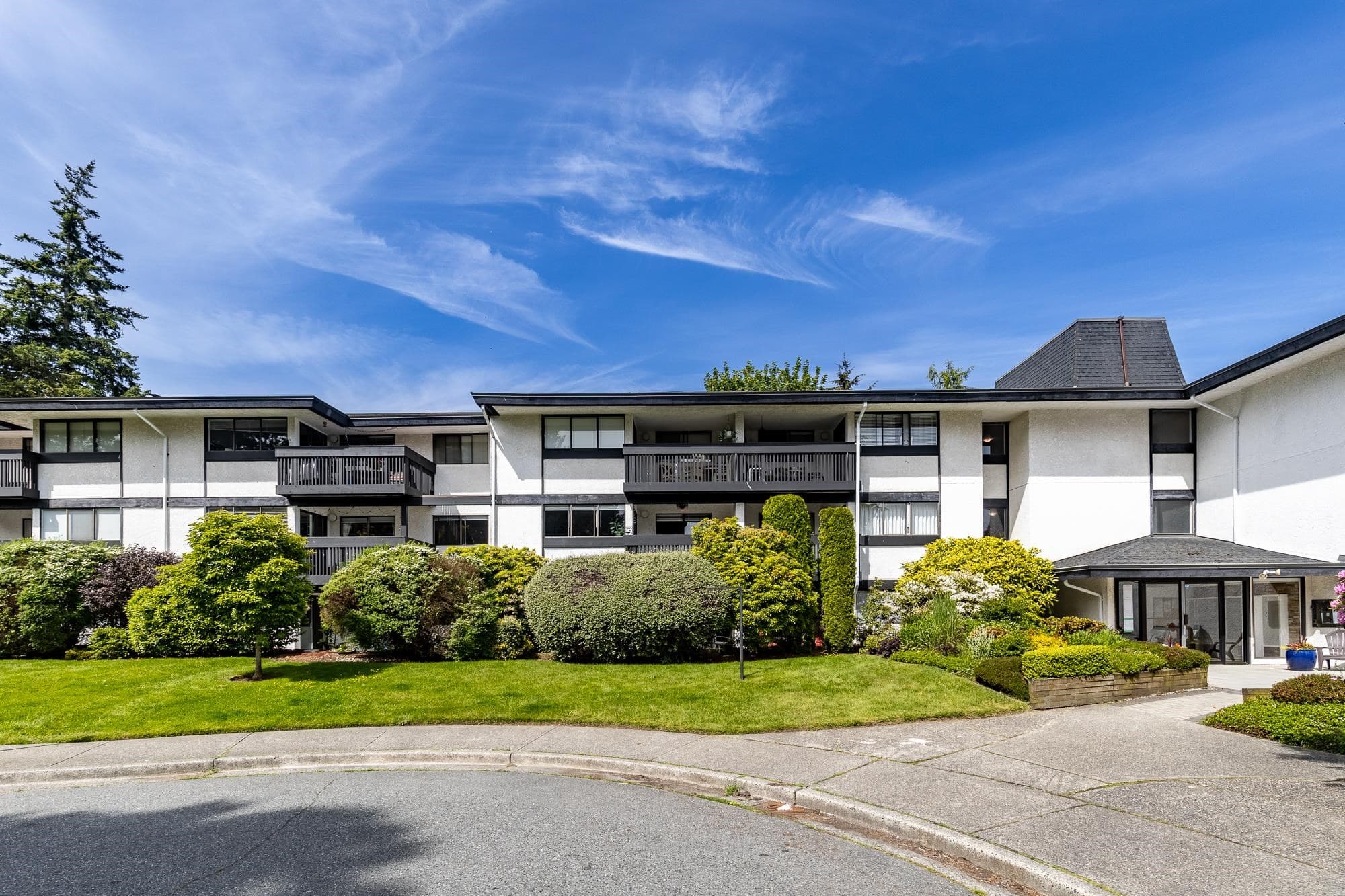 113 - 1561 Vidal Street, White Rock, V4B 5A7 — photo 2