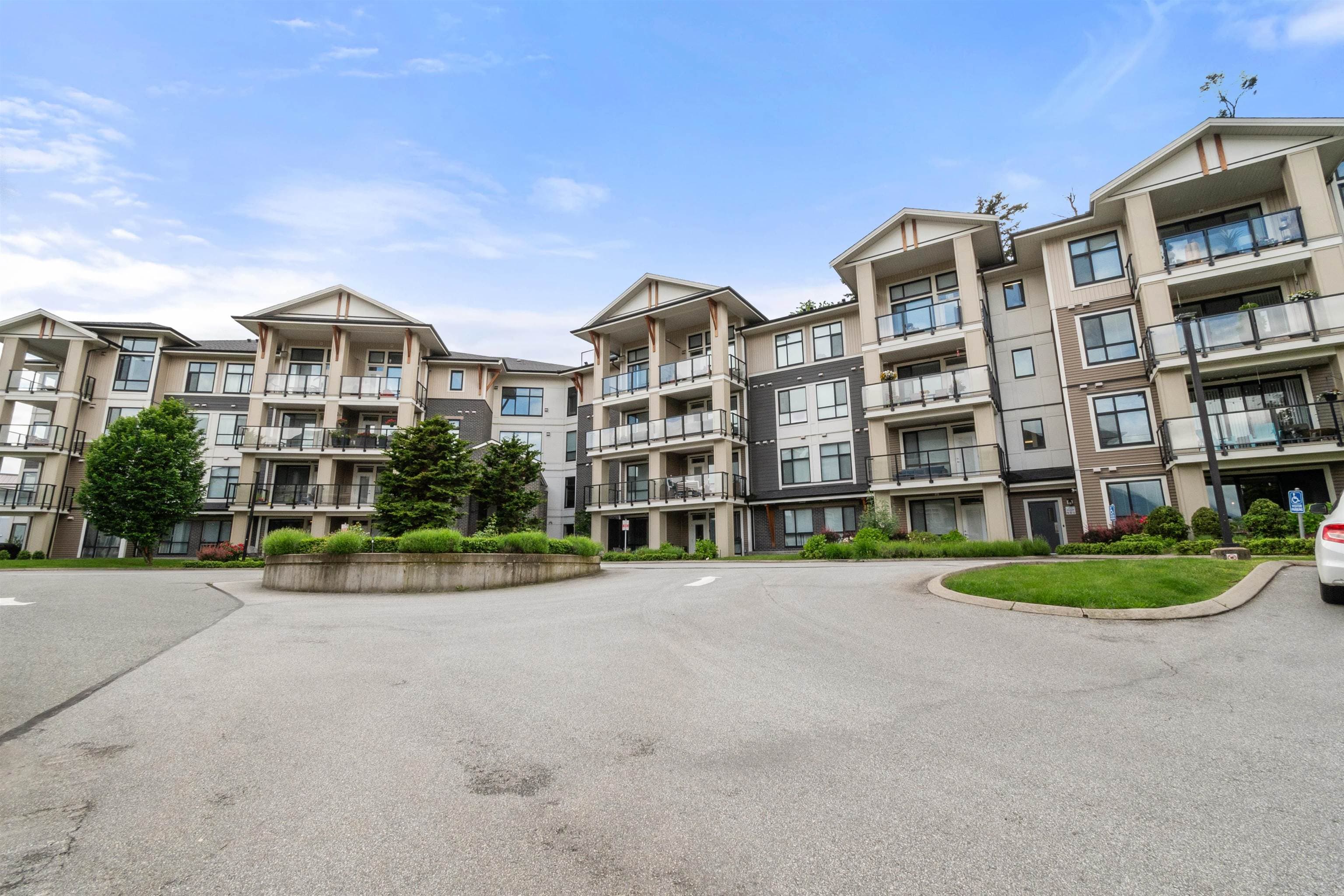 215 - 45761 Stevenson Road, Chilliwack, V2R 0Y7 — photo 1