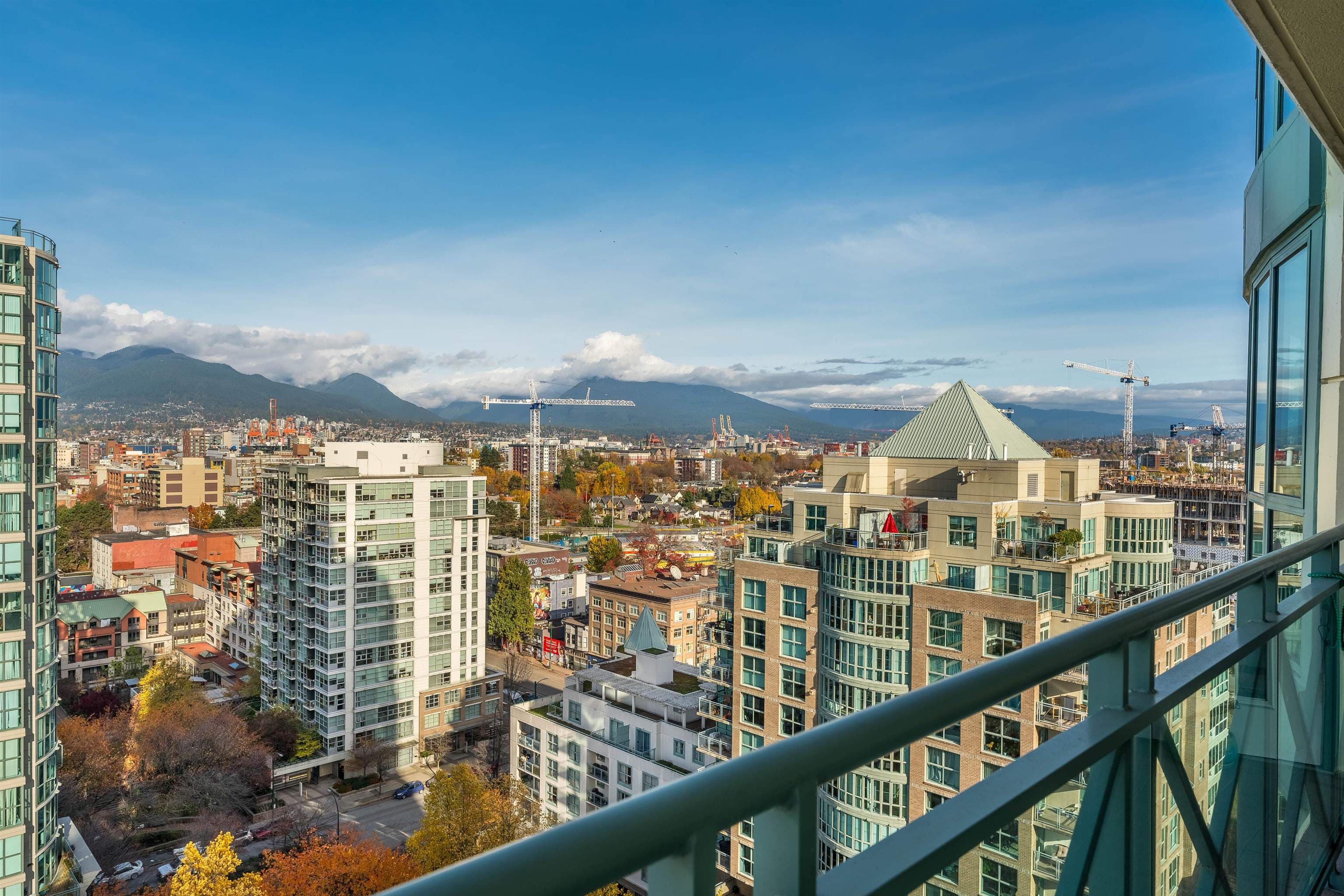1703 - 1188 Quebec Street, Vancouver, V6A 4B3 — photo 3