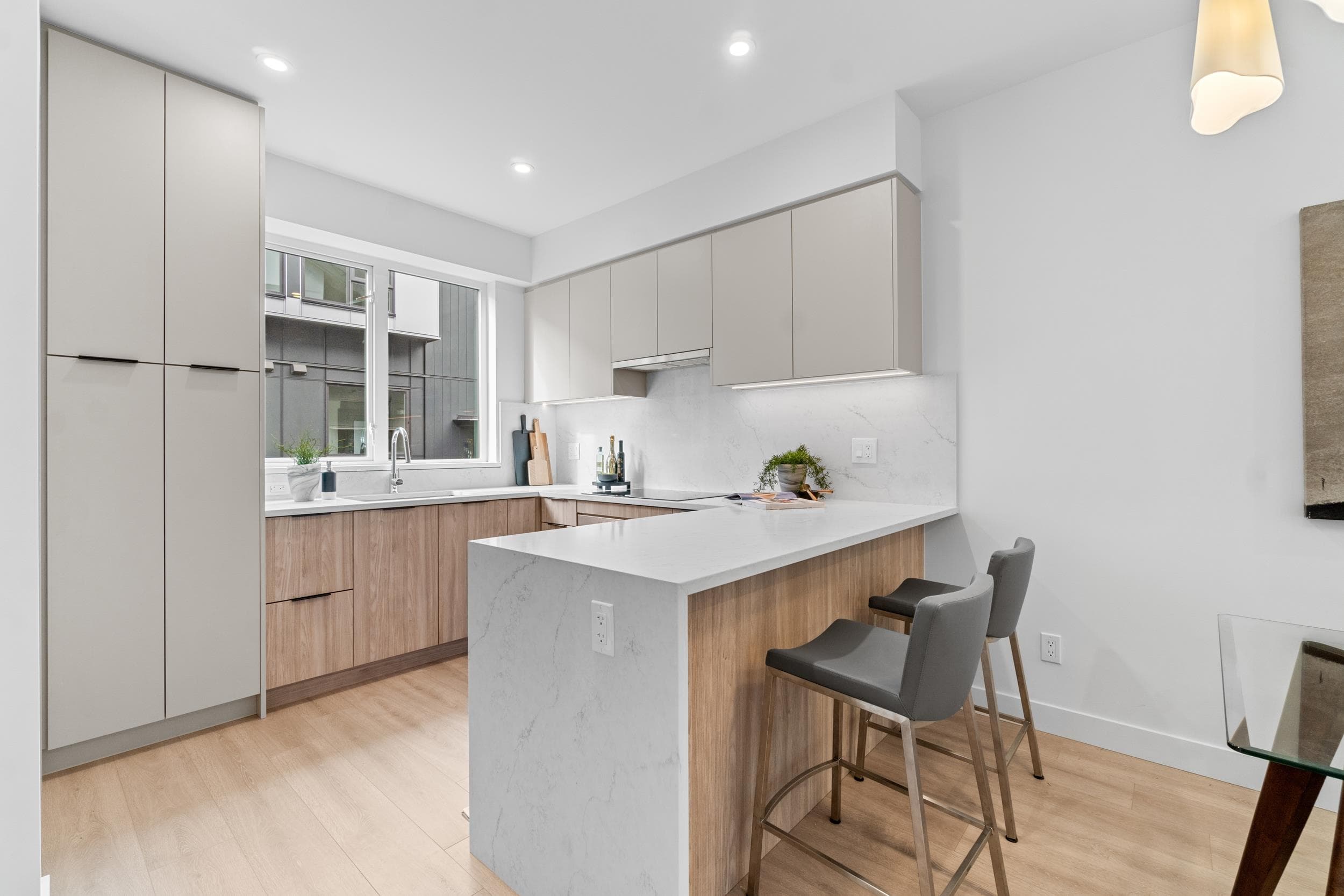 204 - 7161 17th Avenue, Burnaby, V3N 0K1 — photo 2