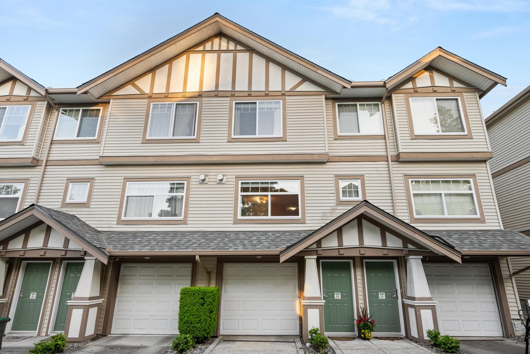 14 - 2678 King George Boulevard, Surrey, V4P 1H6 — photo 1