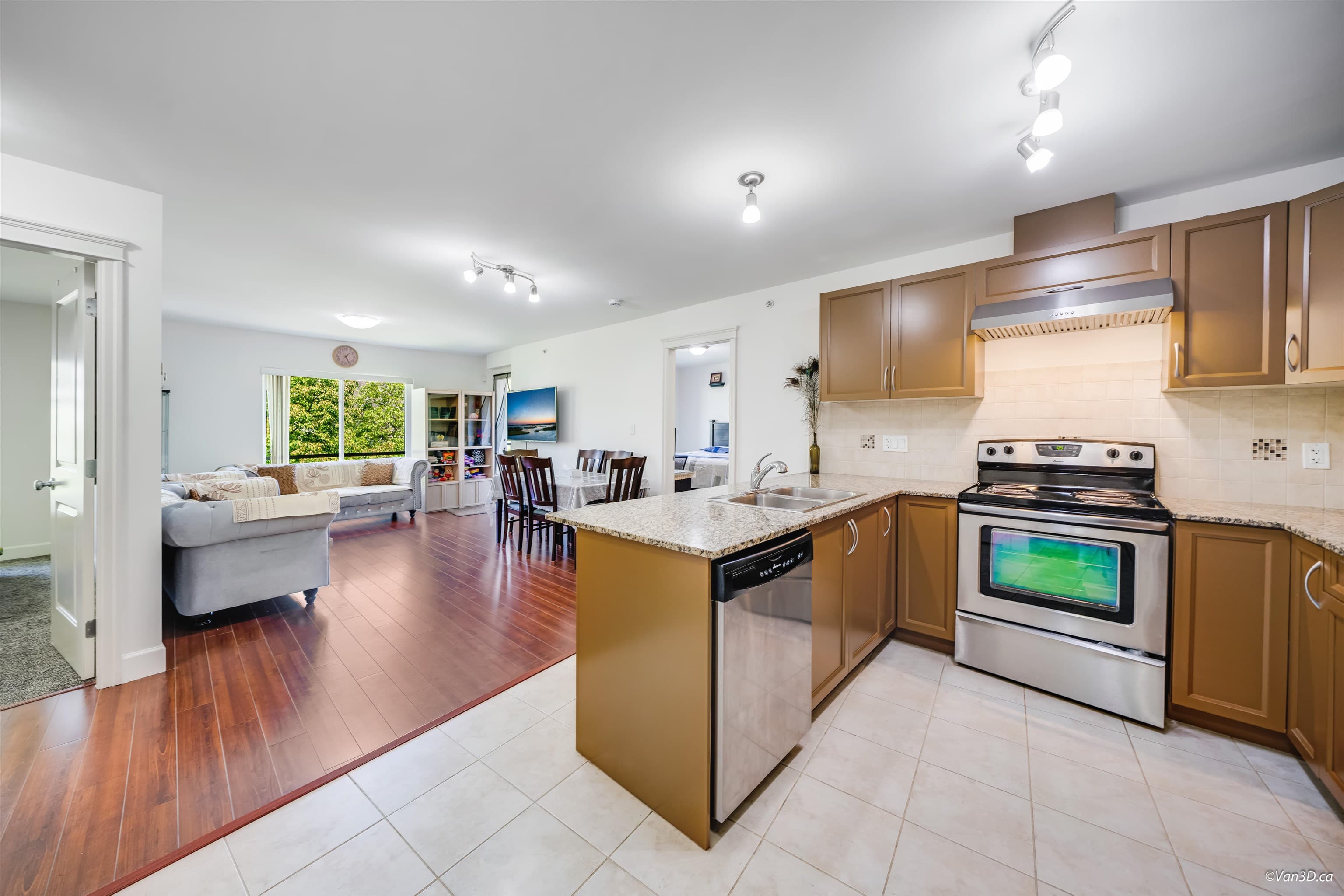 310 - 12088 75a Avenue, Surrey, V3W 1Y4 — photo 3