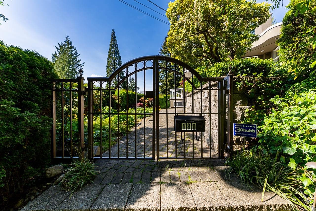 180 W Osborne Road, North Vancouver, V7N 2P8 — photo 1