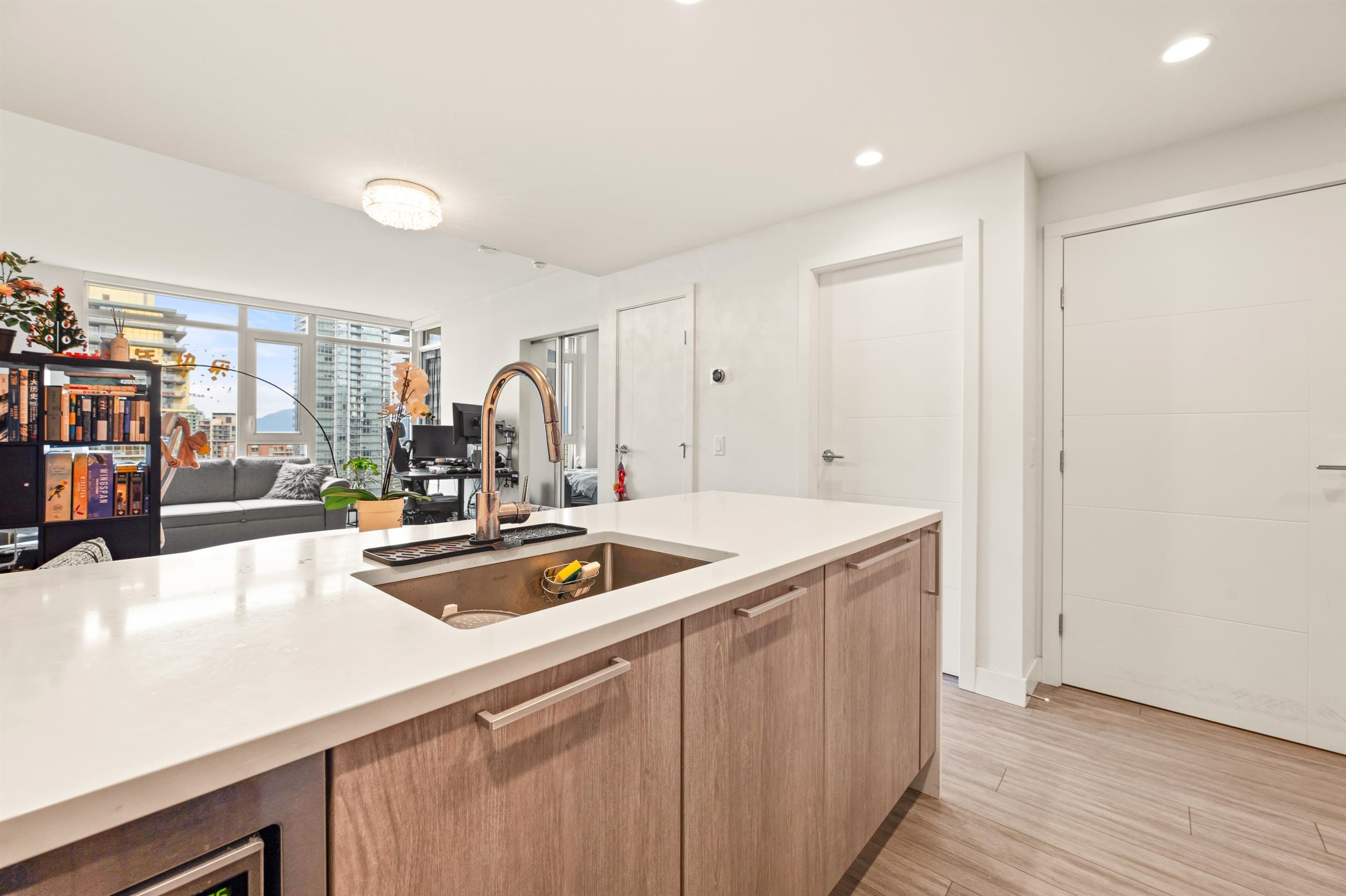 2105 - 6398 Silver Avenue, Burnaby, V5H 0C3 — photo 5