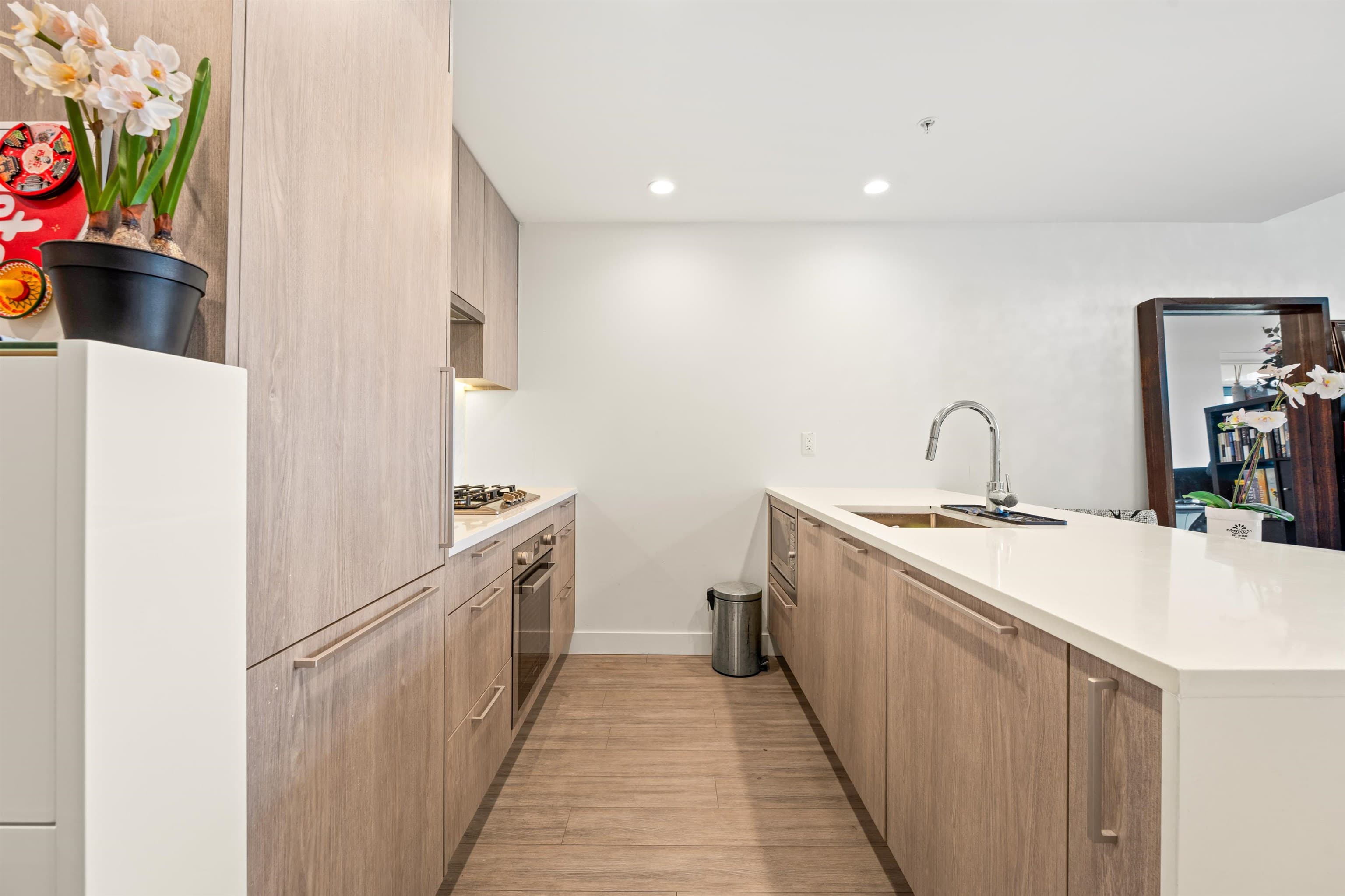 2105 - 6398 Silver Avenue, Burnaby, V5H 0C3 — photo 4