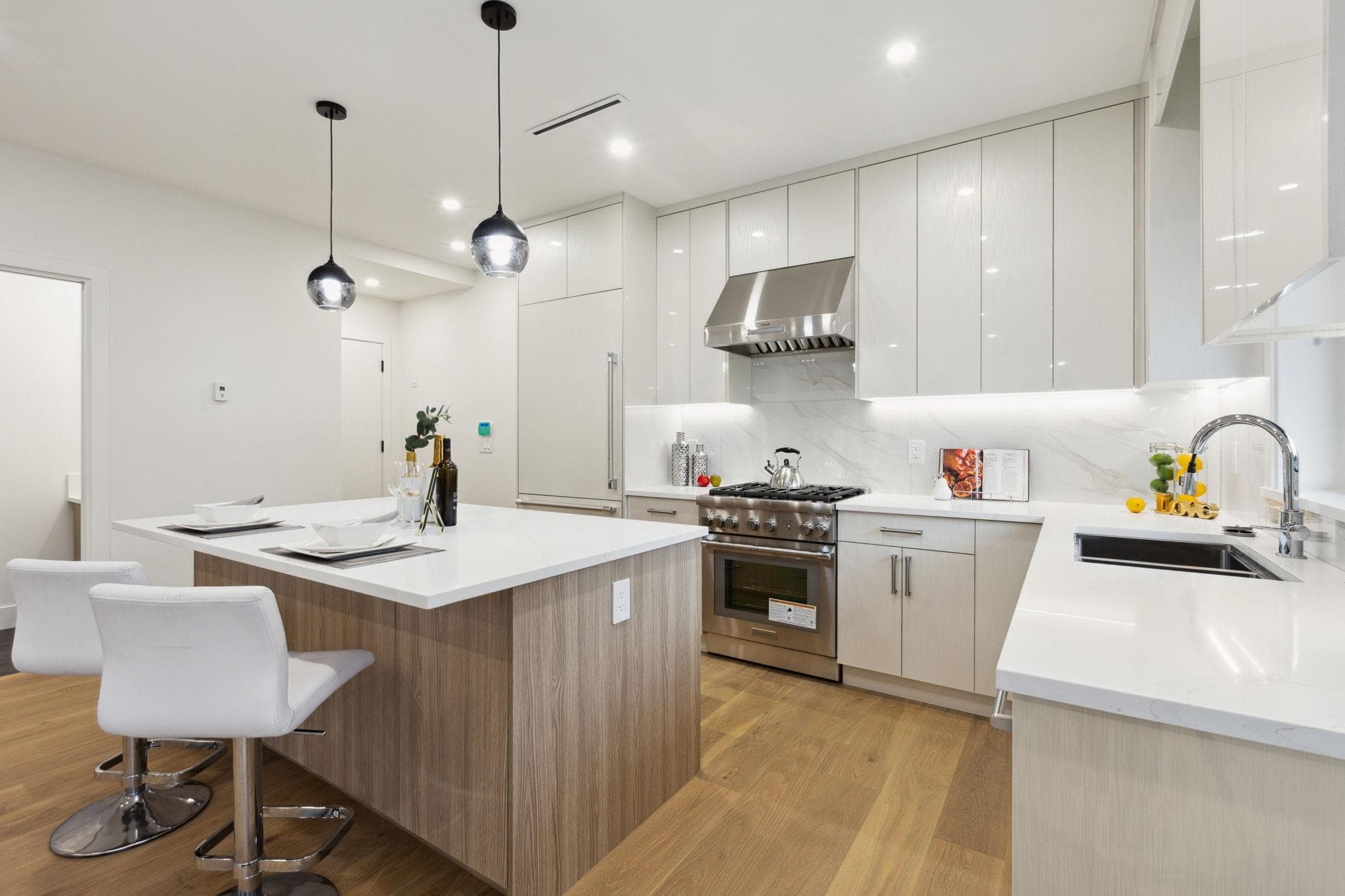 2727 W 7th Avenue, Vancouver, V6K 1Z3 — photo 2