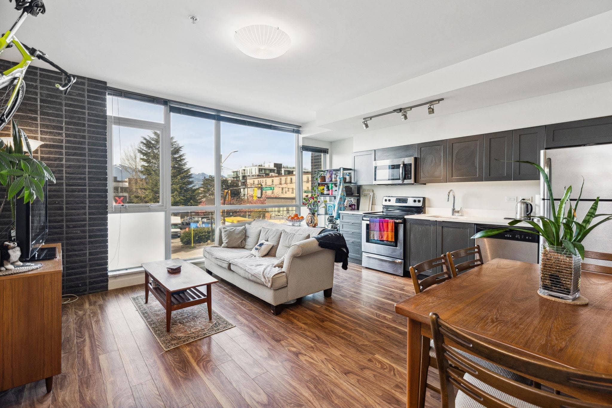213 - 2511 Quebec Street, Vancouver, V5T 0B6 — photo 2