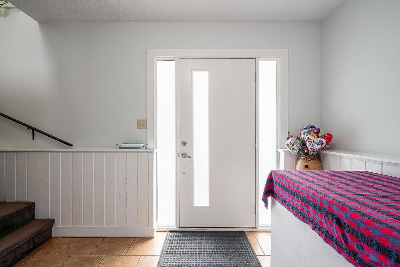 12991 65a Avenue, Surrey, V3W 7H6 — photo 4