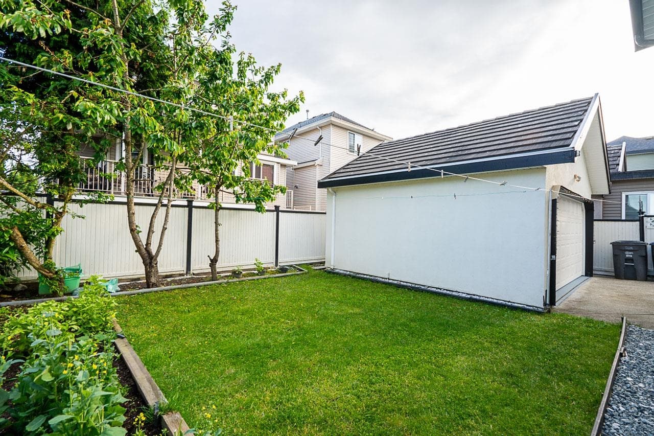 12608 67a Avenue, Surrey, V3W 1G3 — photo 5