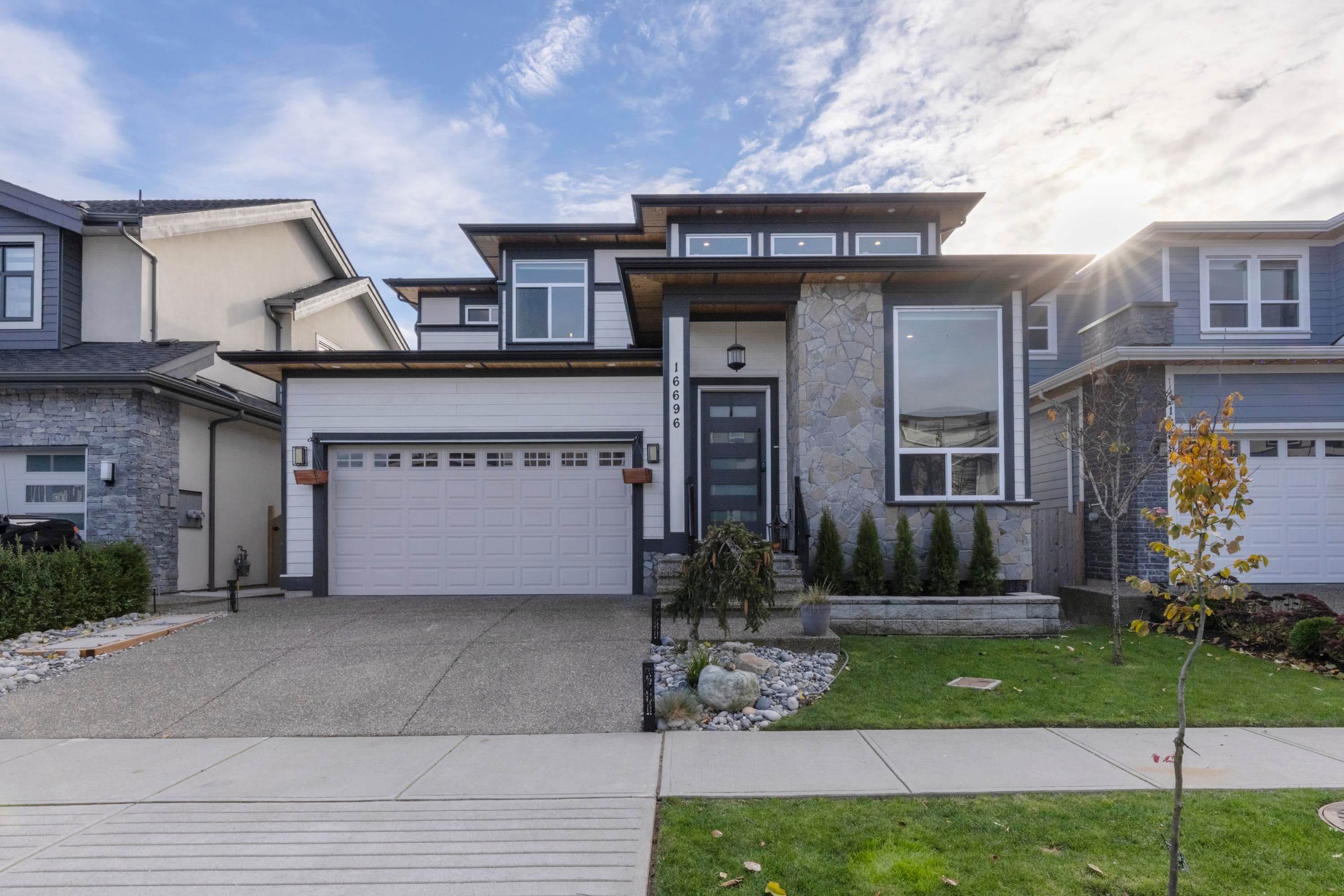 16696 18 Avenue, Surrey