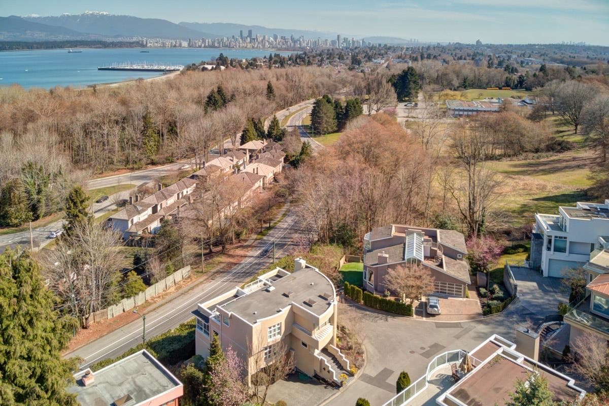 4322 West Point Place, Vancouver, V6R 4M9 — photo 2