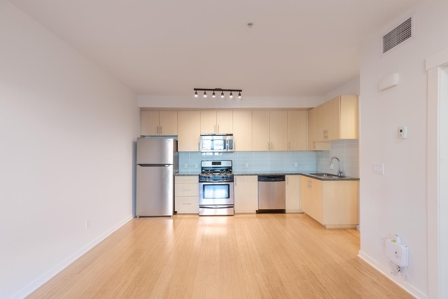 203 - 6077 London Road, Richmond, V7E 0A7 — photo 5