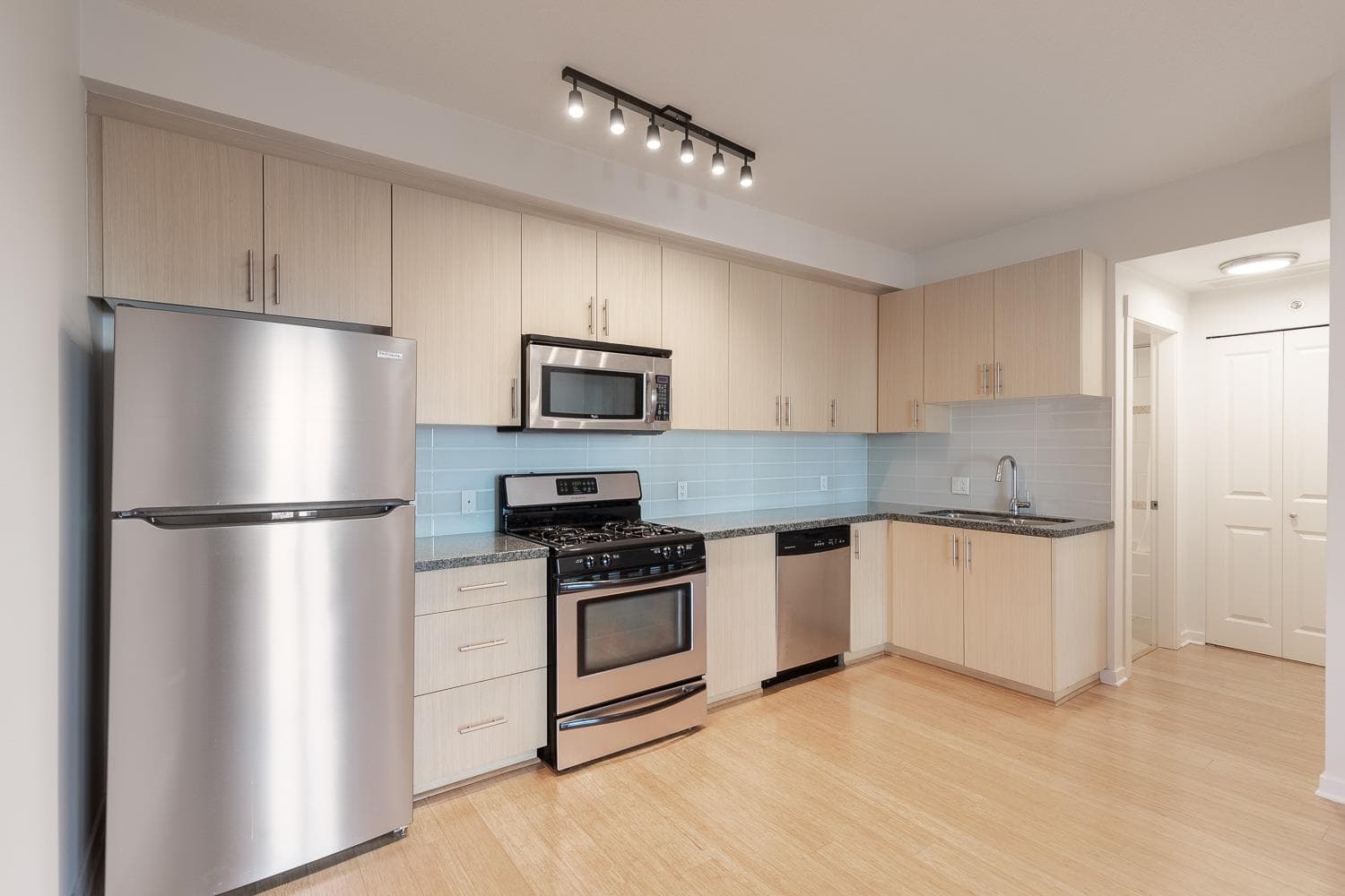 203 - 6077 London Road, Richmond, V7E 0A7 — photo 4