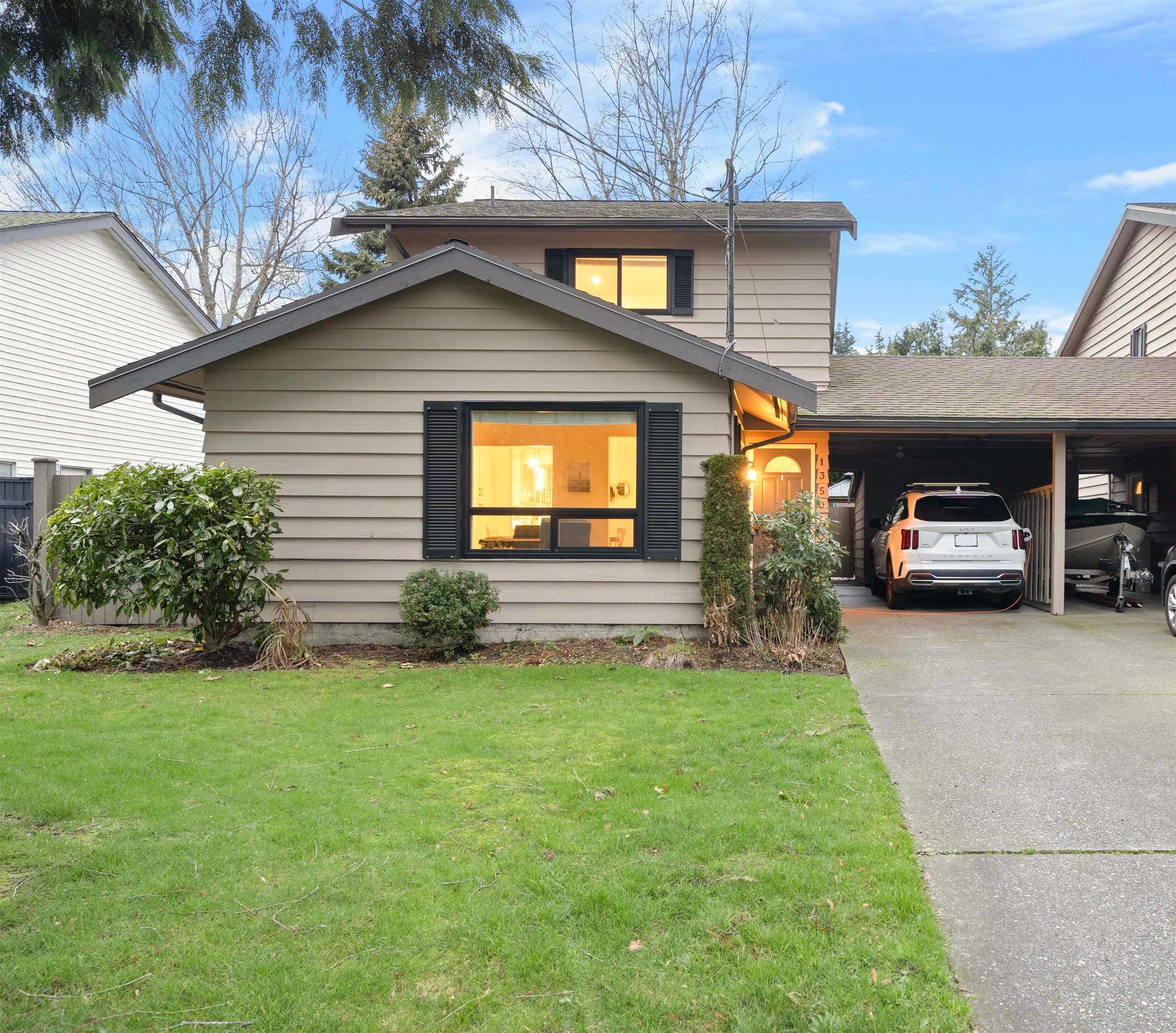 13507 15 Avenue, Surrey, V4A 5H4 — photo 1