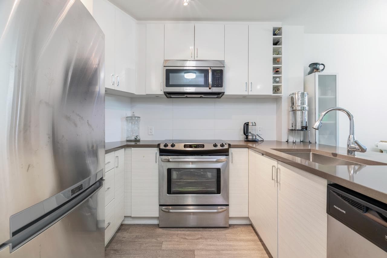311 - 13919 Fraser Highway, Surrey, V3W 0X8 — photo 3