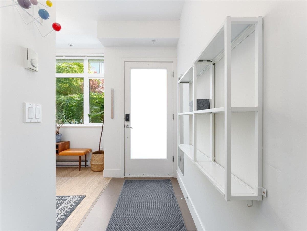 2953 Wall Street, Vancouver, V5K 0A6 — photo 2